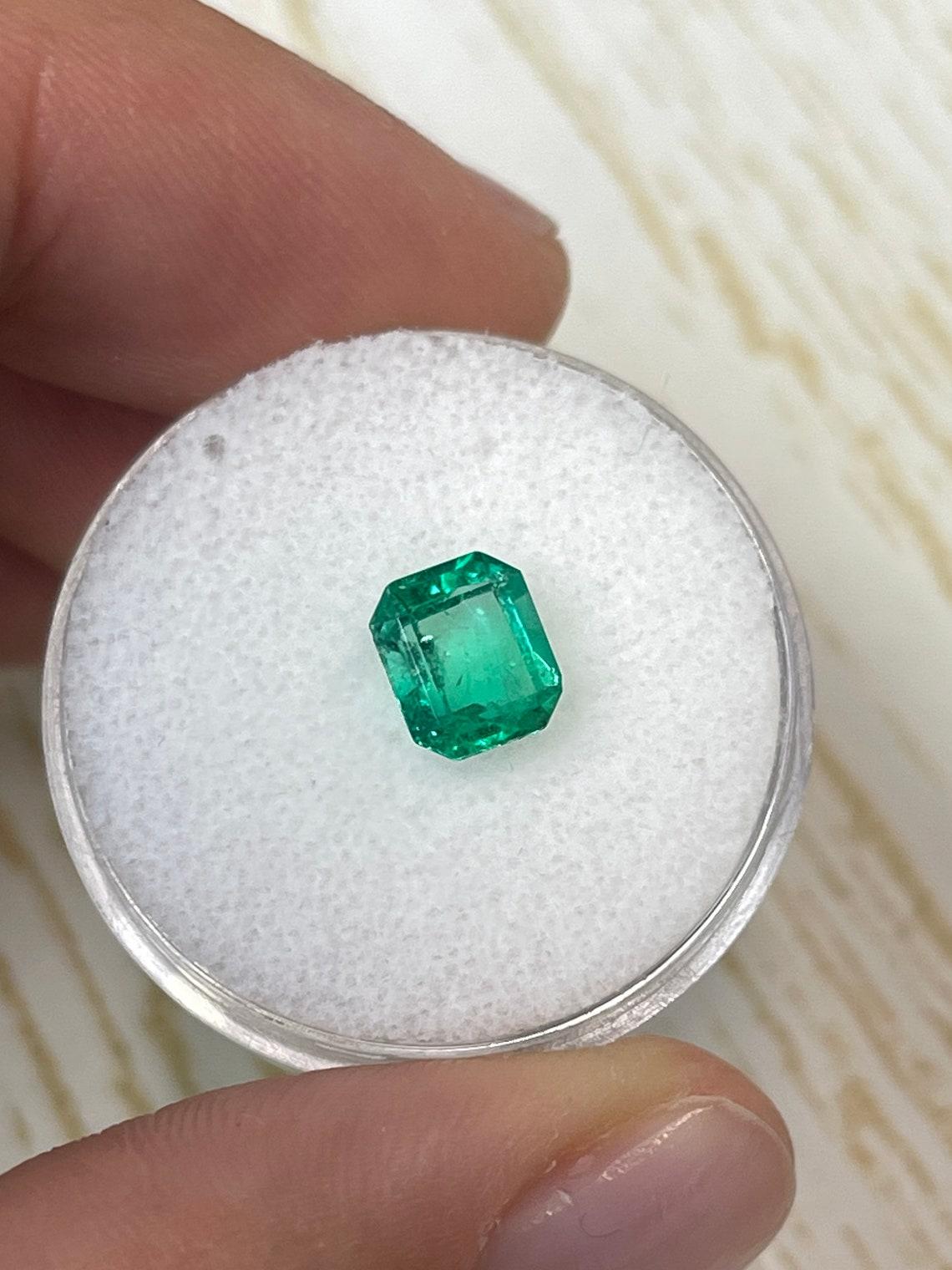 Women's or Men's 1.20ct Yellowish Green Emerald Cut Colombian Gem 7x6 Genuine May Birthstone For Sale