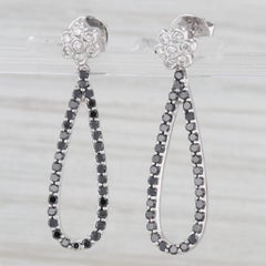Pendants d'oreilles fleur en or blanc 18 carats avec diamants noirs et blancs de 1,20 carat