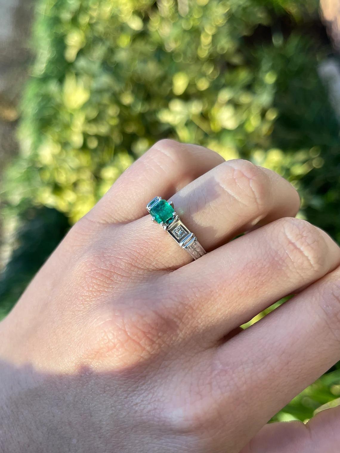 Art Nouveau 1.20tcw 18K Fine Quality Asscher Cut Emerald & Princess Cut Diamond Accent Ring For Sale