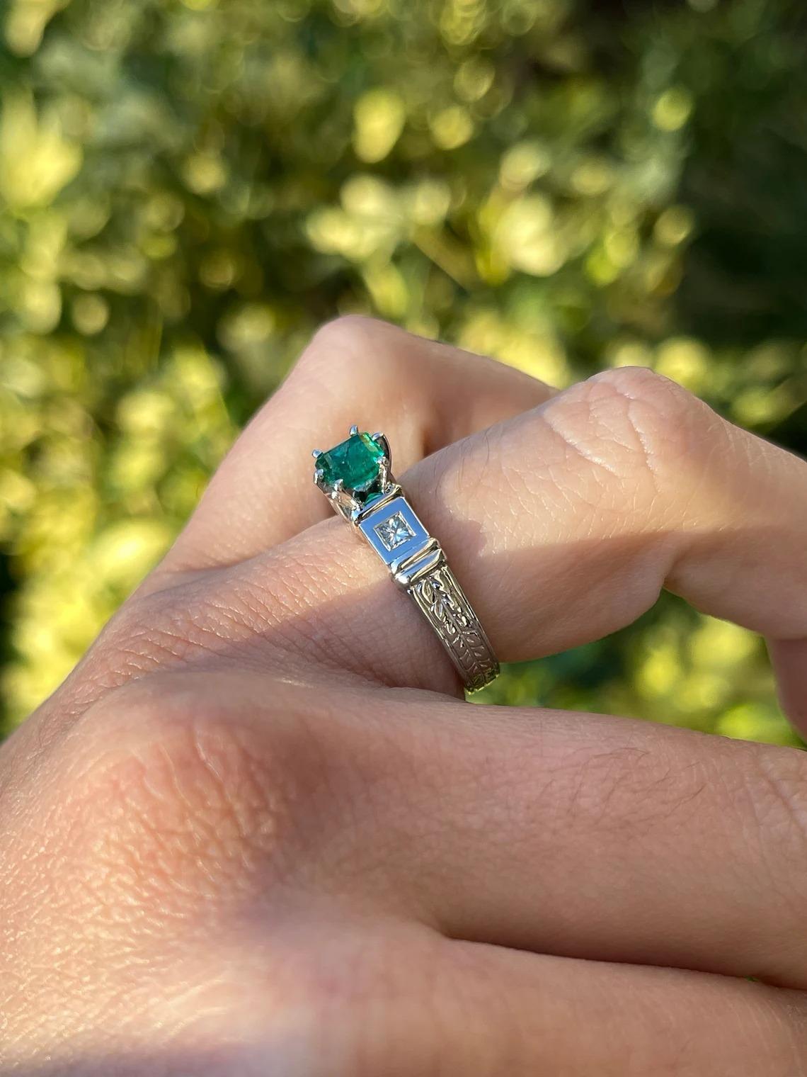 1.20tcw 18K Fine Quality Asscher Cut Emerald & Princess Cut Diamond Accent Ring In New Condition For Sale In Jupiter, FL