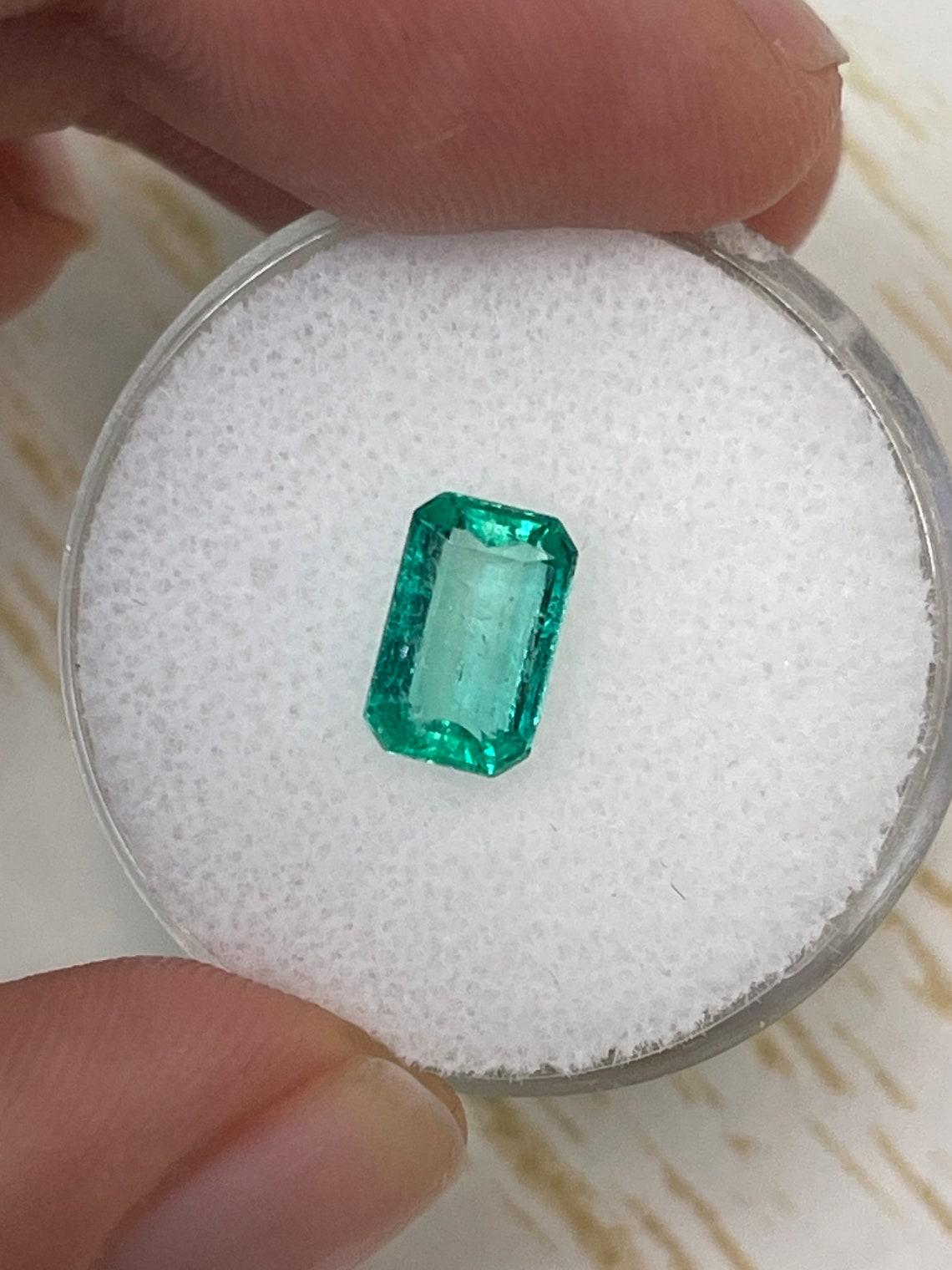 Modern 1.21 Carat 8.5x5mm Natural Colombian Emerald - Elongated Cut Medium Green May For Sale