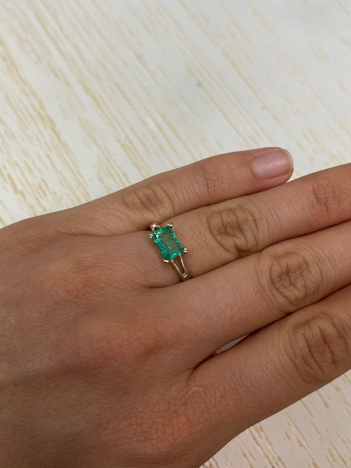 1.21 Carat 8.5x5mm Natural Colombian Emerald - Elongated Cut Medium Green May For Sale 1