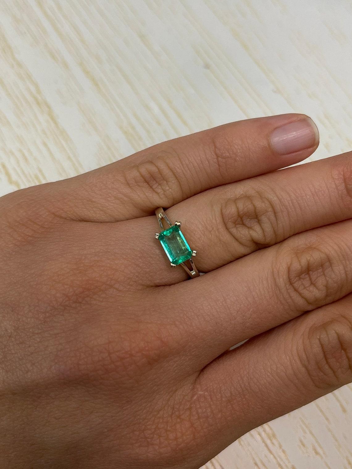 1.21 Carat 8.5x5mm Natural Colombian Emerald - Elongated Cut Medium Green May For Sale 2
