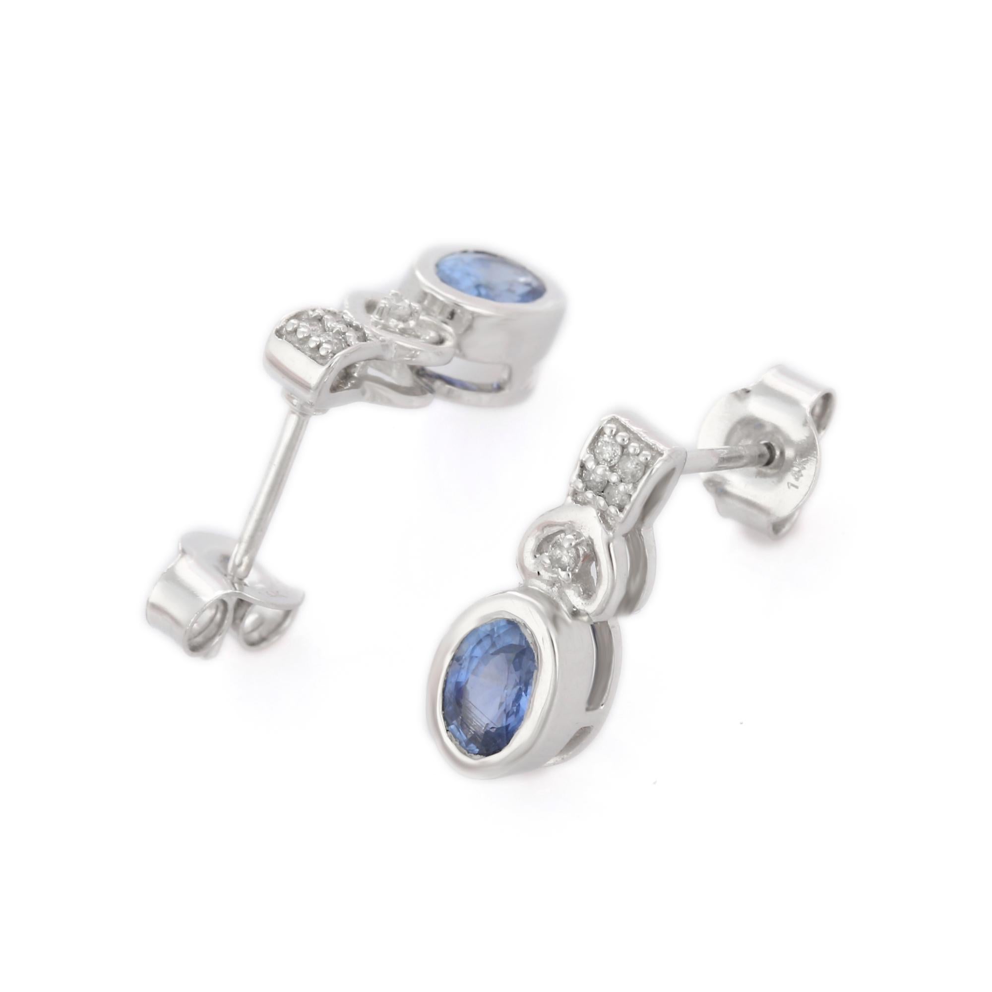 Art Deco 1.21 Carat Blue Sapphire Stud Earrings in 14K White Gold with Diamonds  For Sale