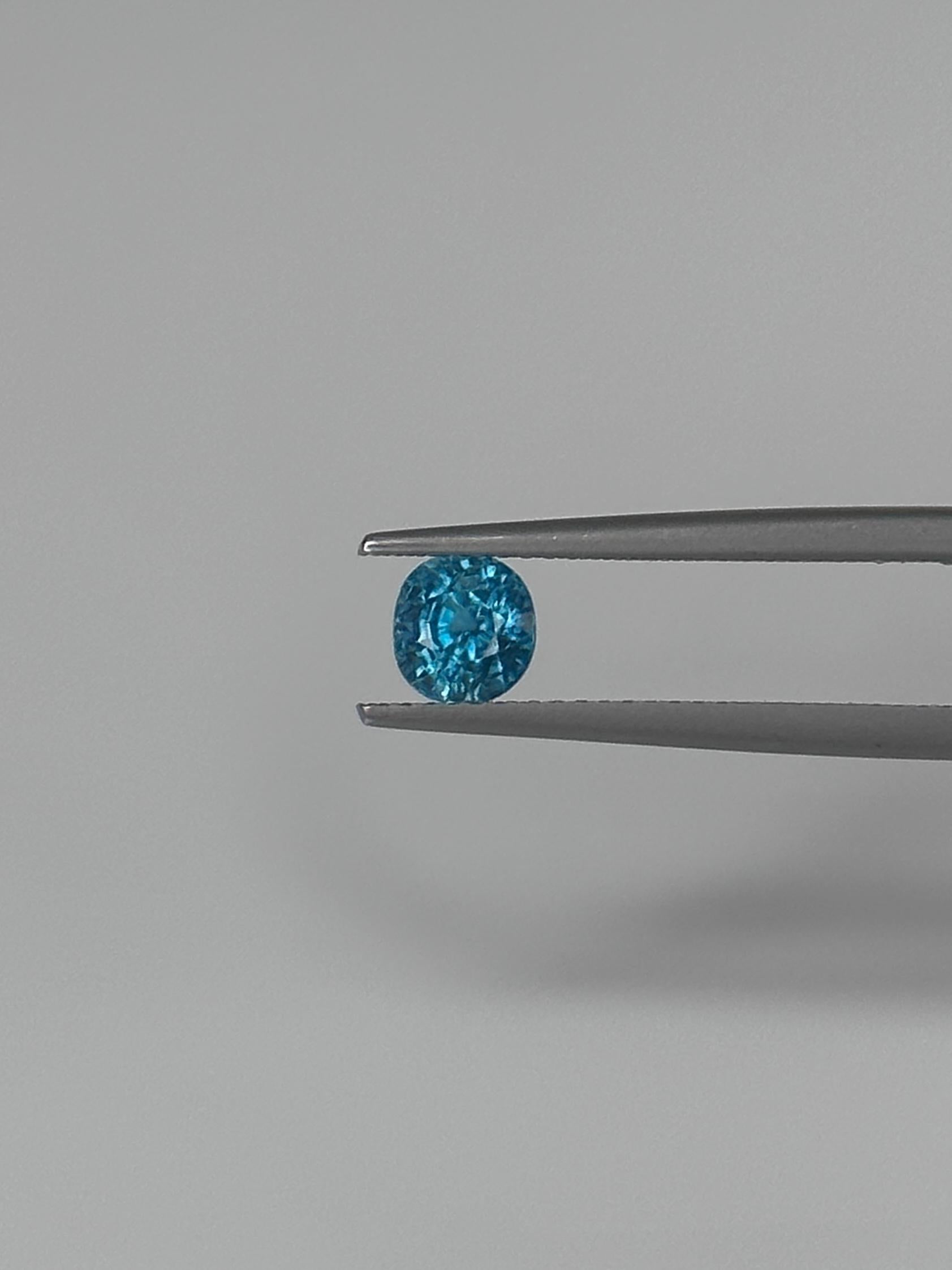 Sparkling Cushion-cut Sky Blue Zircon

This 1.21 carat Blue Zircon has an impressive fire and a pure light blue color. Giving it the 