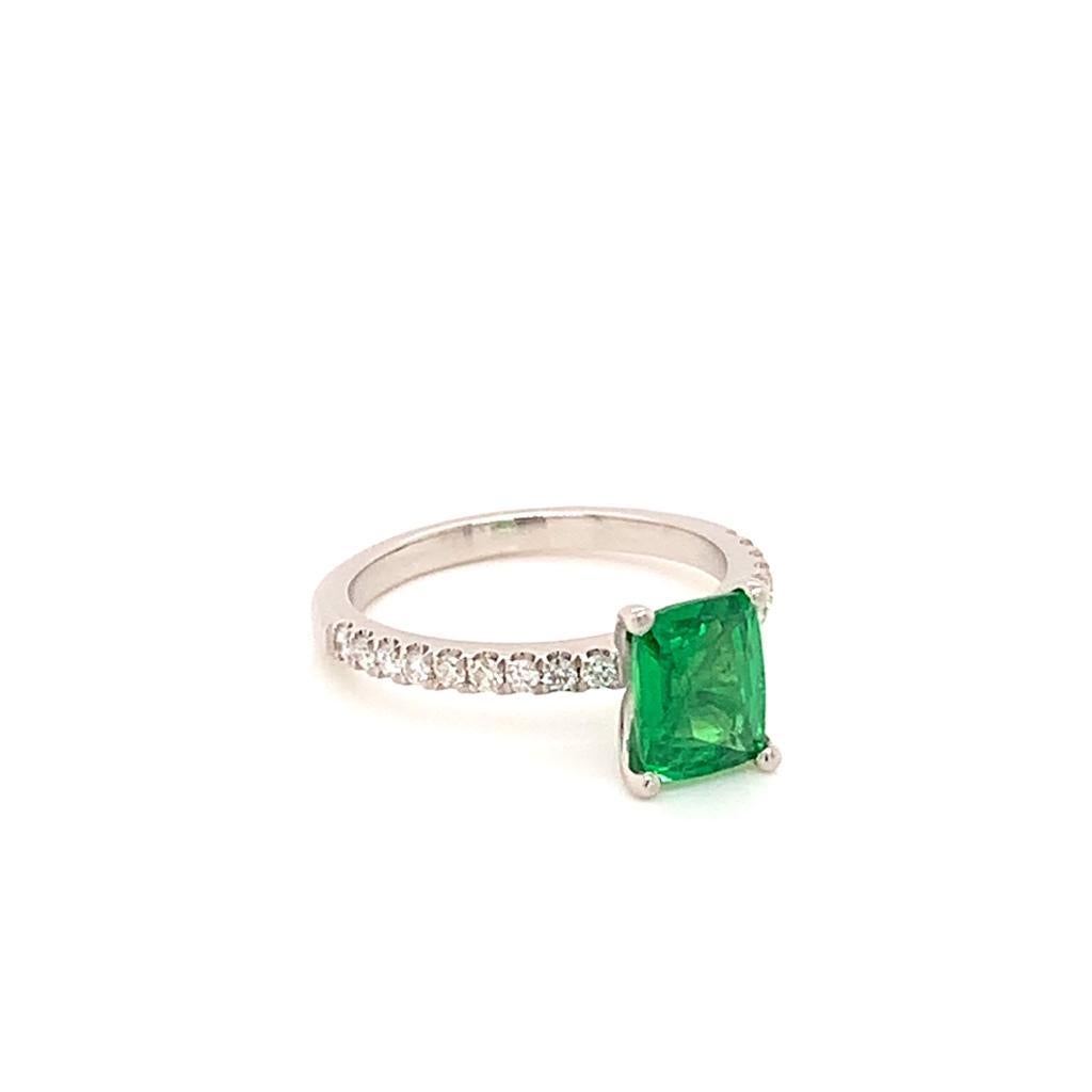 1.21 Carat Cushion Cut Tsavorite and Diamond Ring in Platinum In New Condition For Sale In London, GB