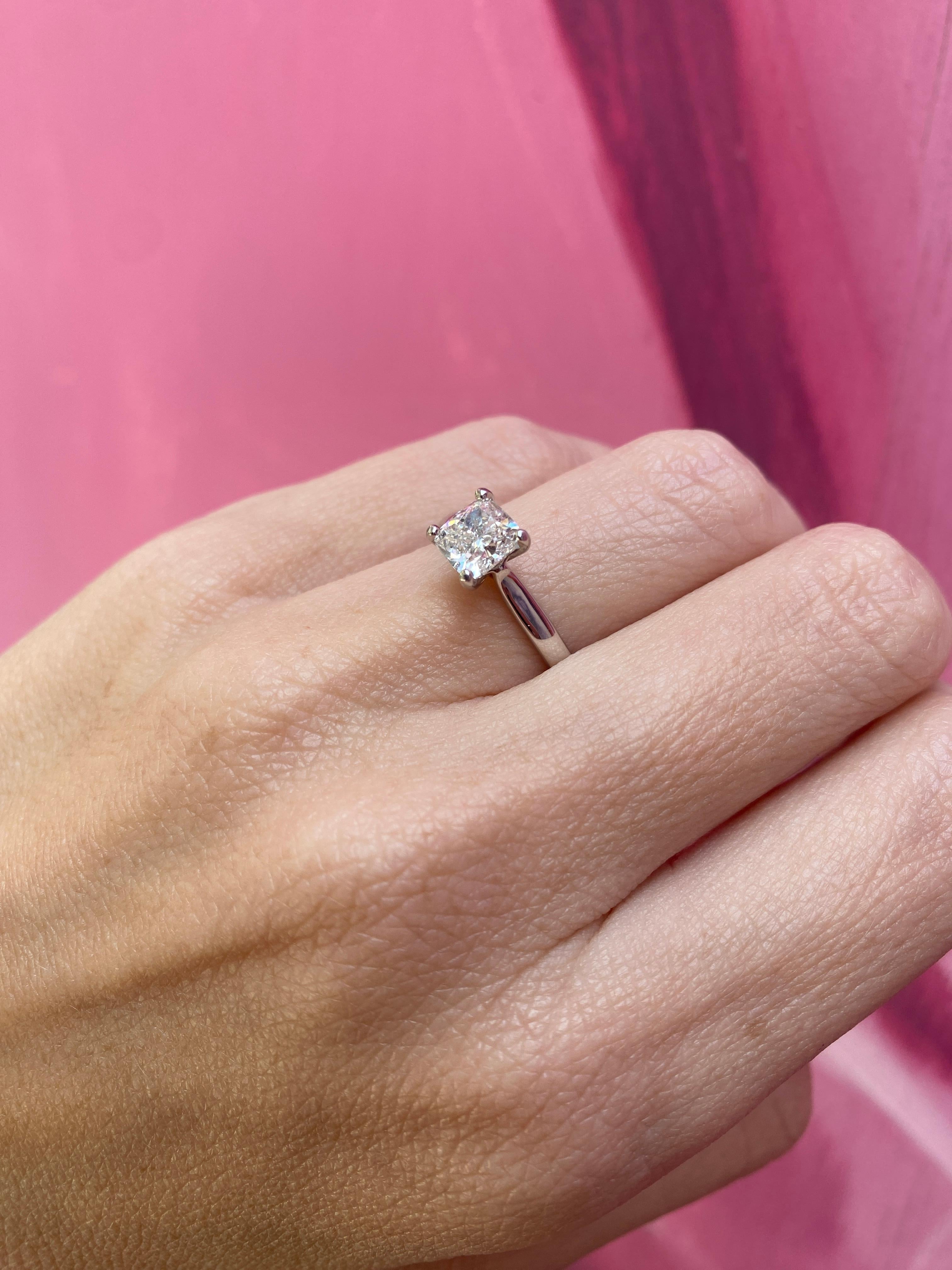 Bague de fiançailles cathédrale en or blanc 14 carats avec diamant coussin de 1,21 carat 6