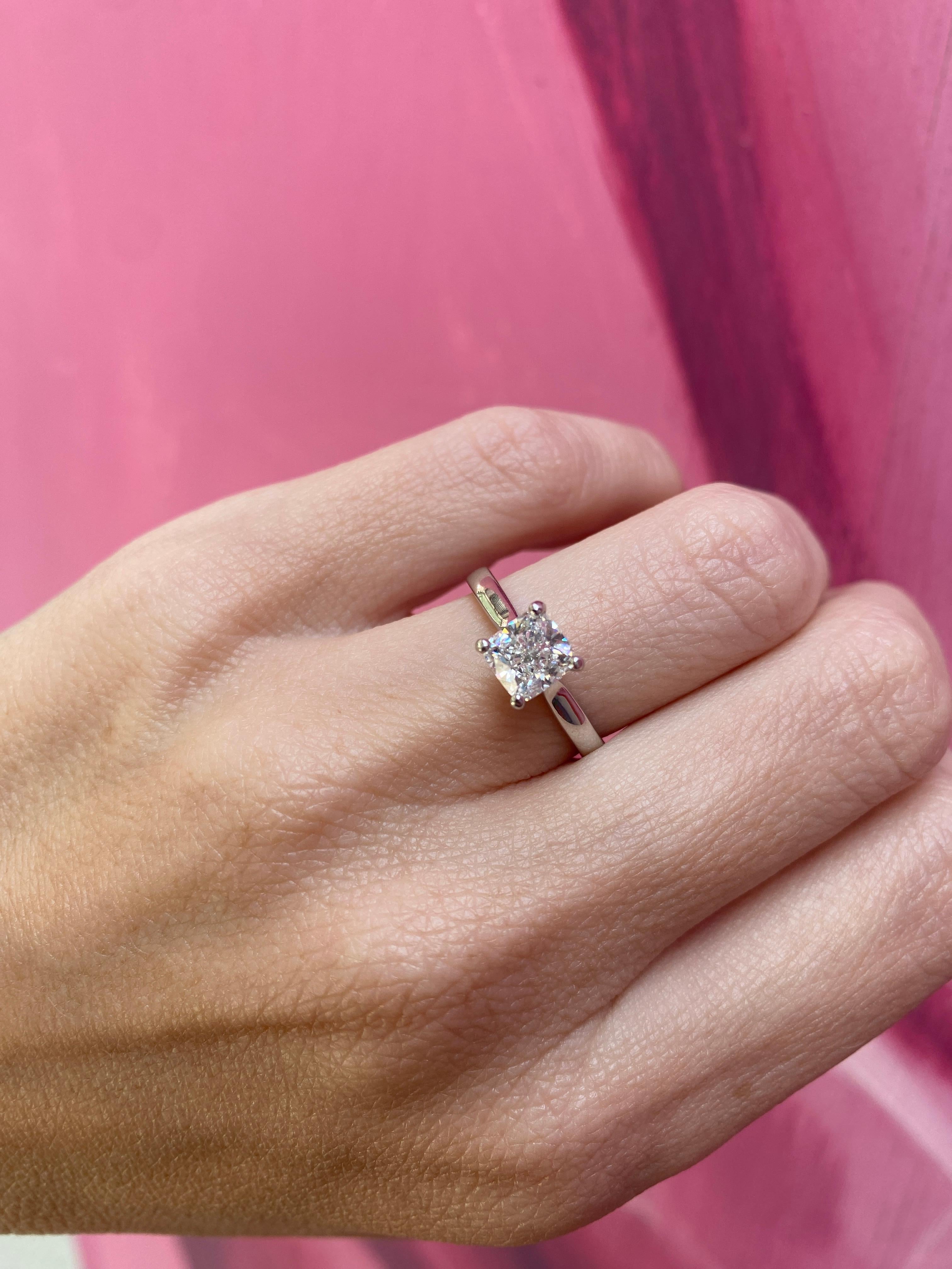 Bague de fiançailles cathédrale en or blanc 14 carats avec diamant coussin de 1,21 carat 7