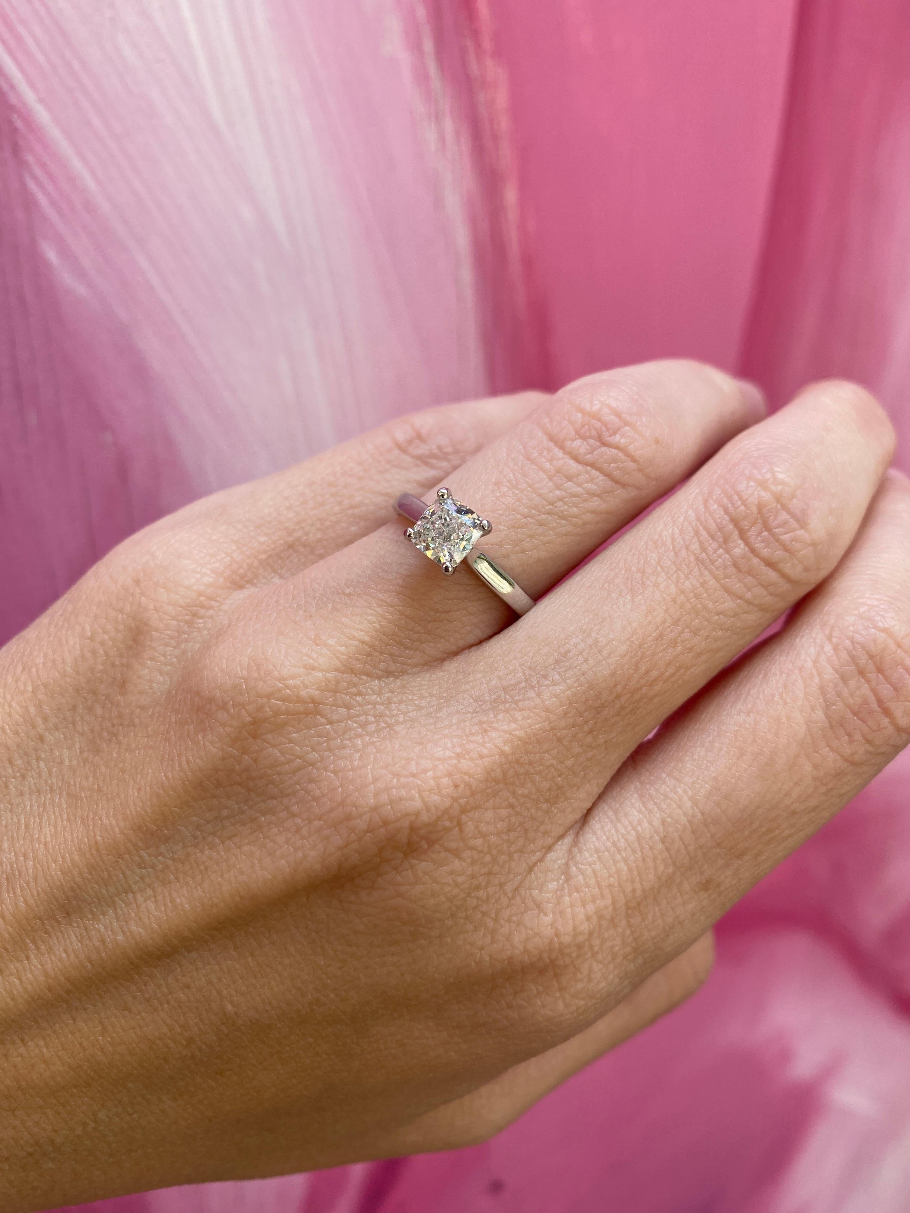 Bague de fiançailles cathédrale en or blanc 14 carats avec diamant coussin de 1,21 carat 11