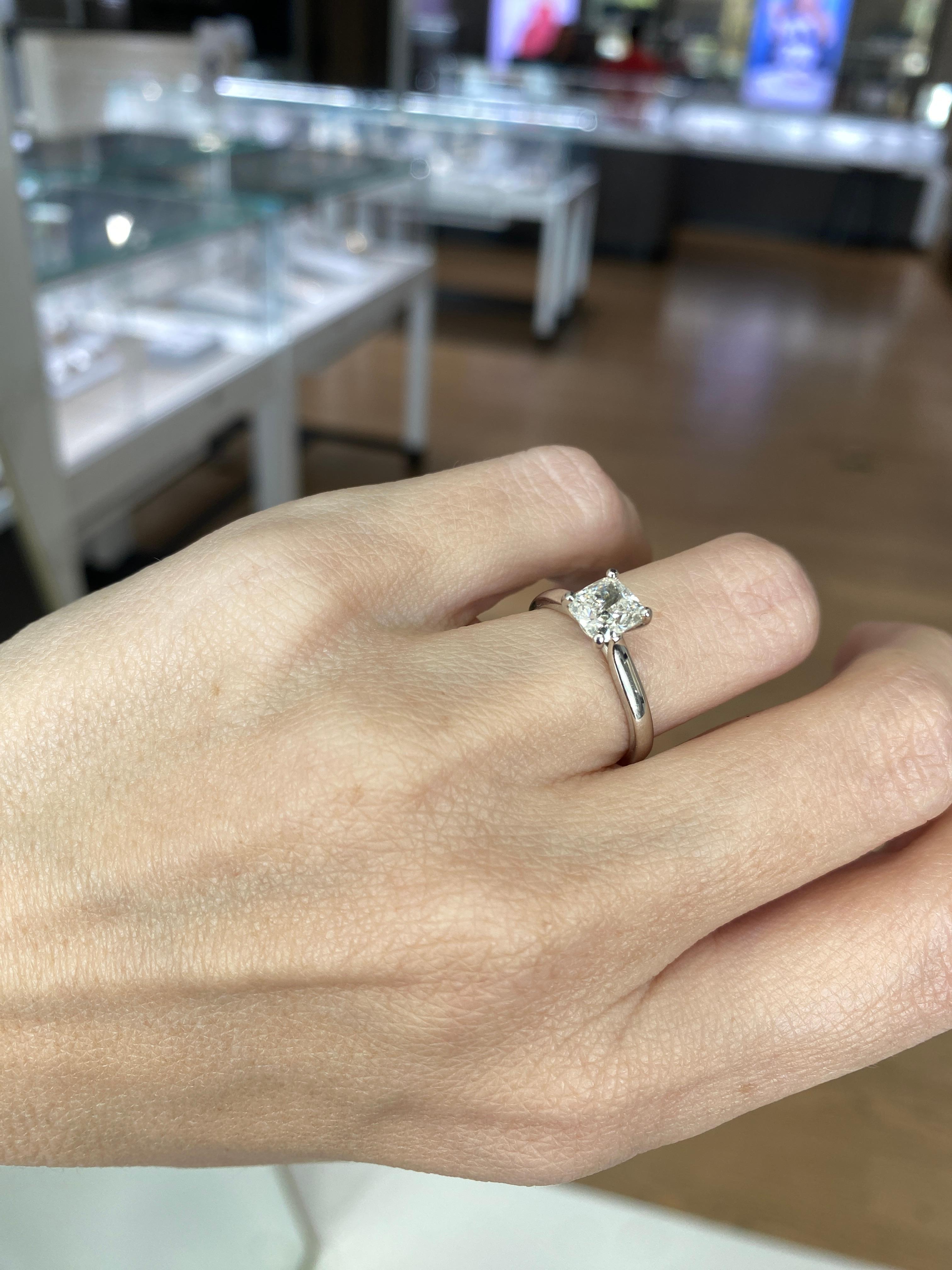 Bague de fiançailles cathédrale en or blanc 14 carats avec diamant coussin de 1,21 carat 12