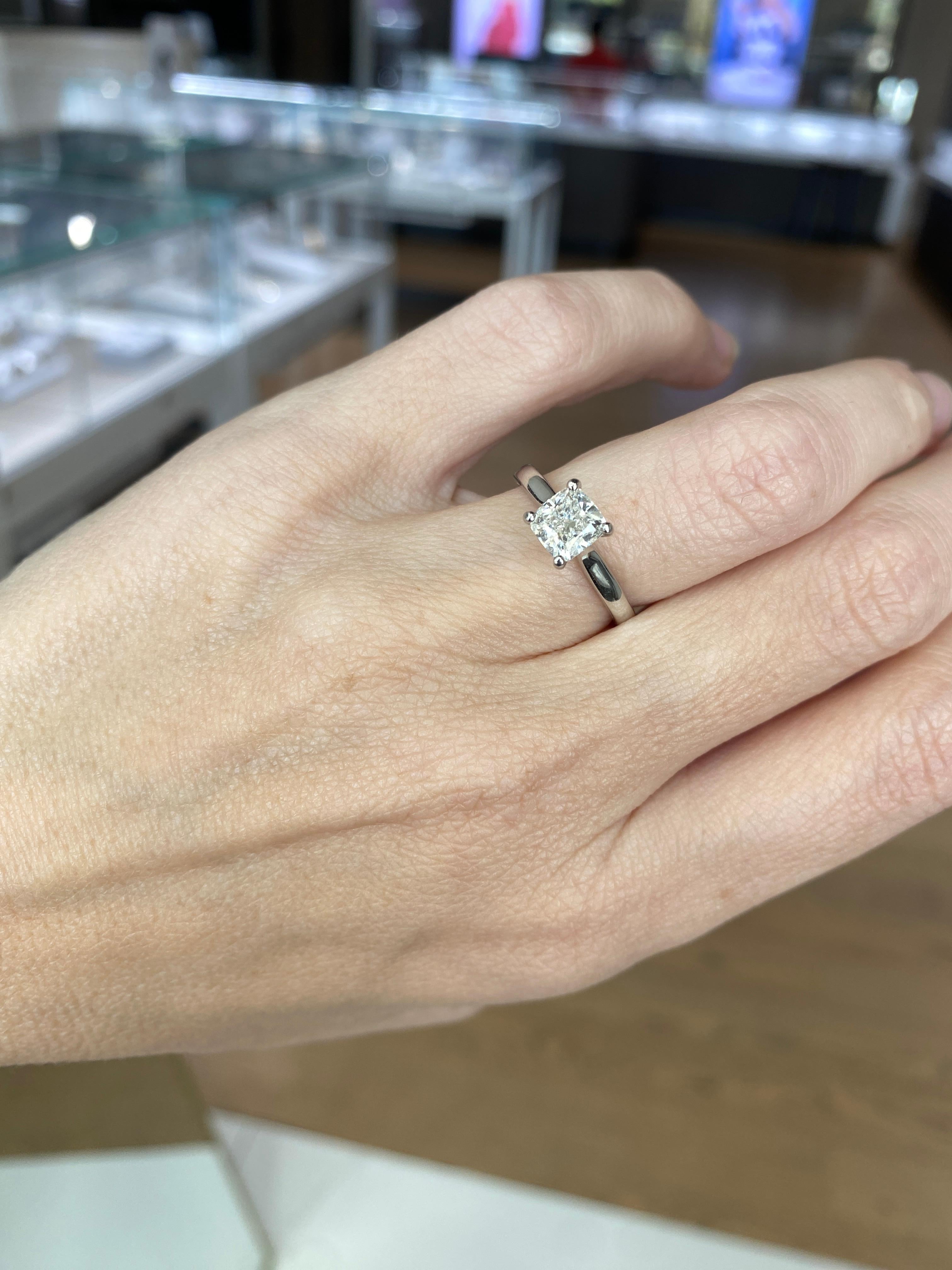 Bague de fiançailles cathédrale en or blanc 14 carats avec diamant coussin de 1,21 carat 15