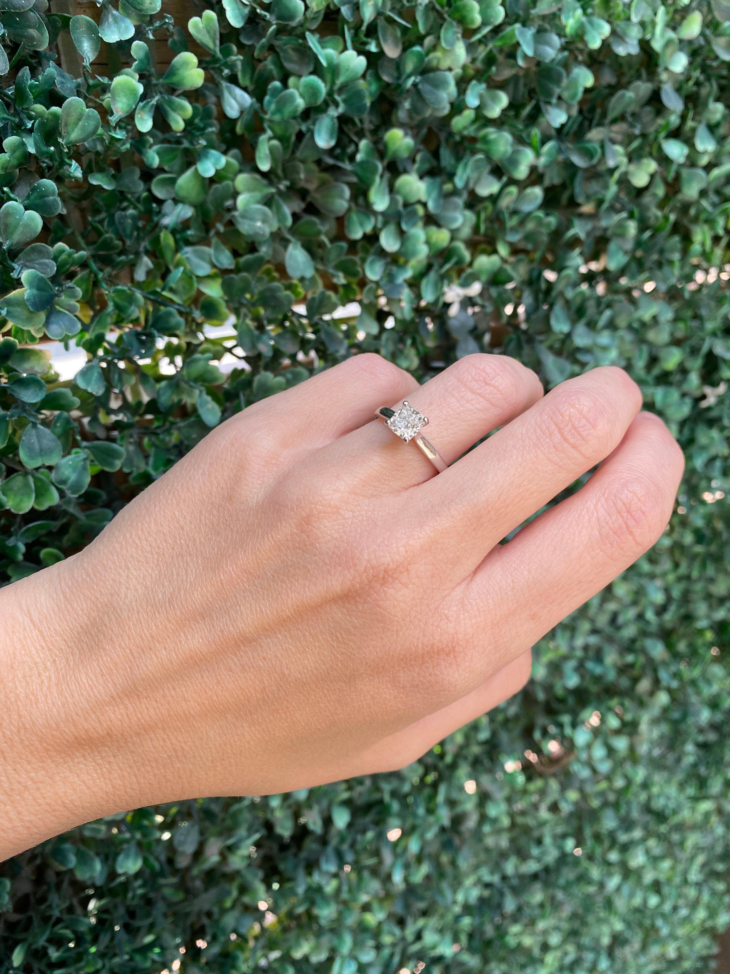 Bague de fiançailles cathédrale en or blanc 14 carats avec diamant coussin de 1,21 carat 1