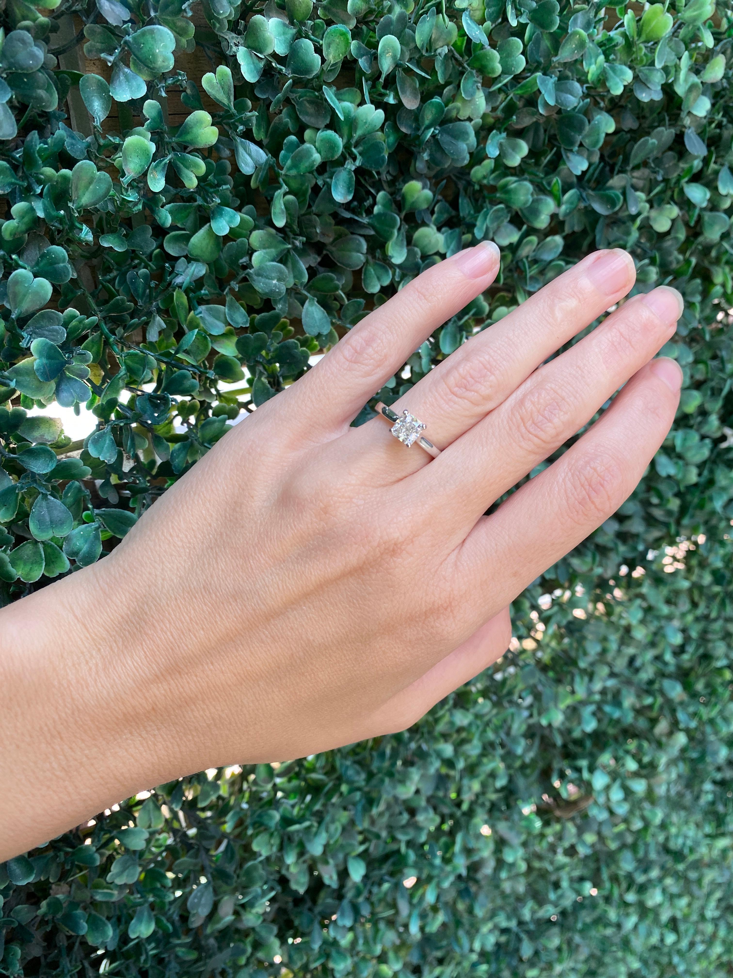 Bague de fiançailles cathédrale en or blanc 14 carats avec diamant coussin de 1,21 carat 2