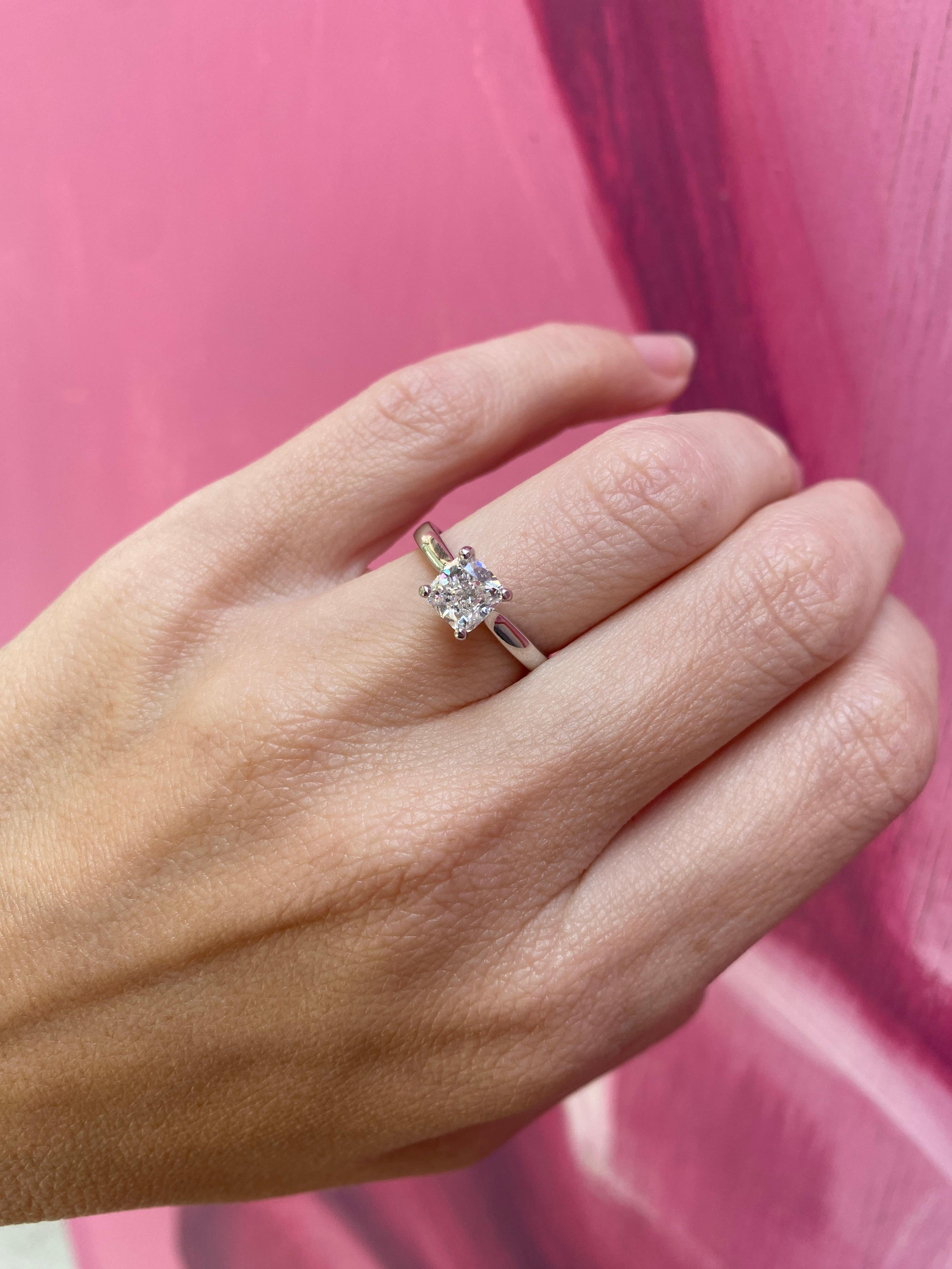 Bague de fiançailles cathédrale en or blanc 14 carats avec diamant coussin de 1,21 carat 3