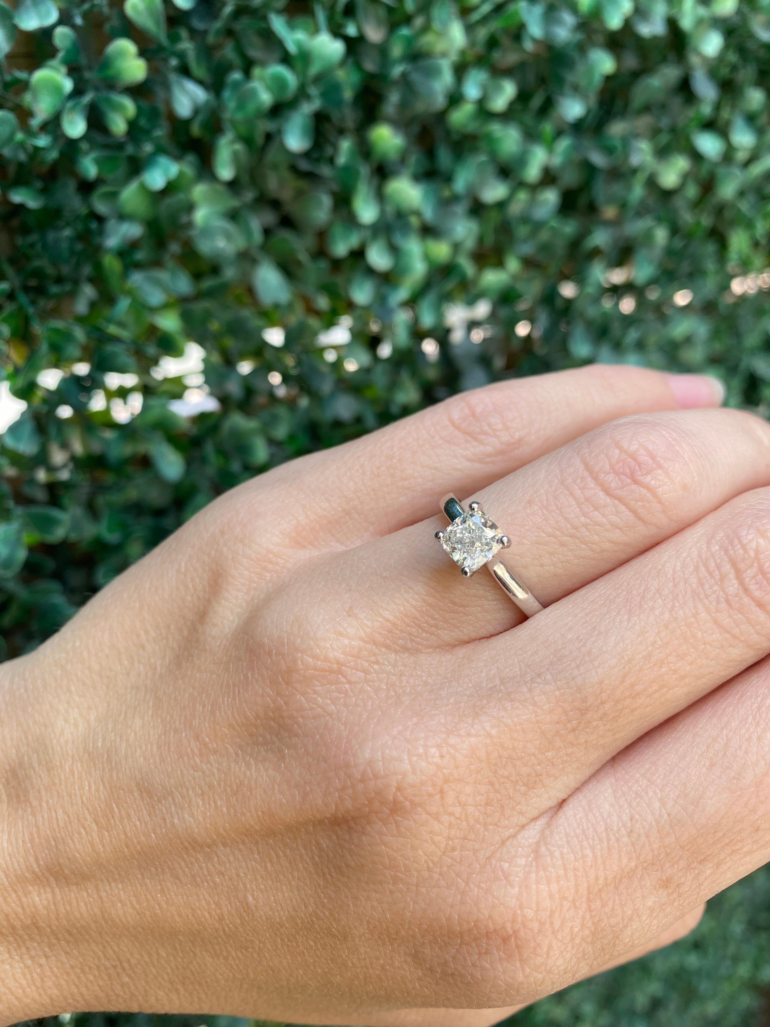 Bague de fiançailles cathédrale en or blanc 14 carats avec diamant coussin de 1,21 carat 4