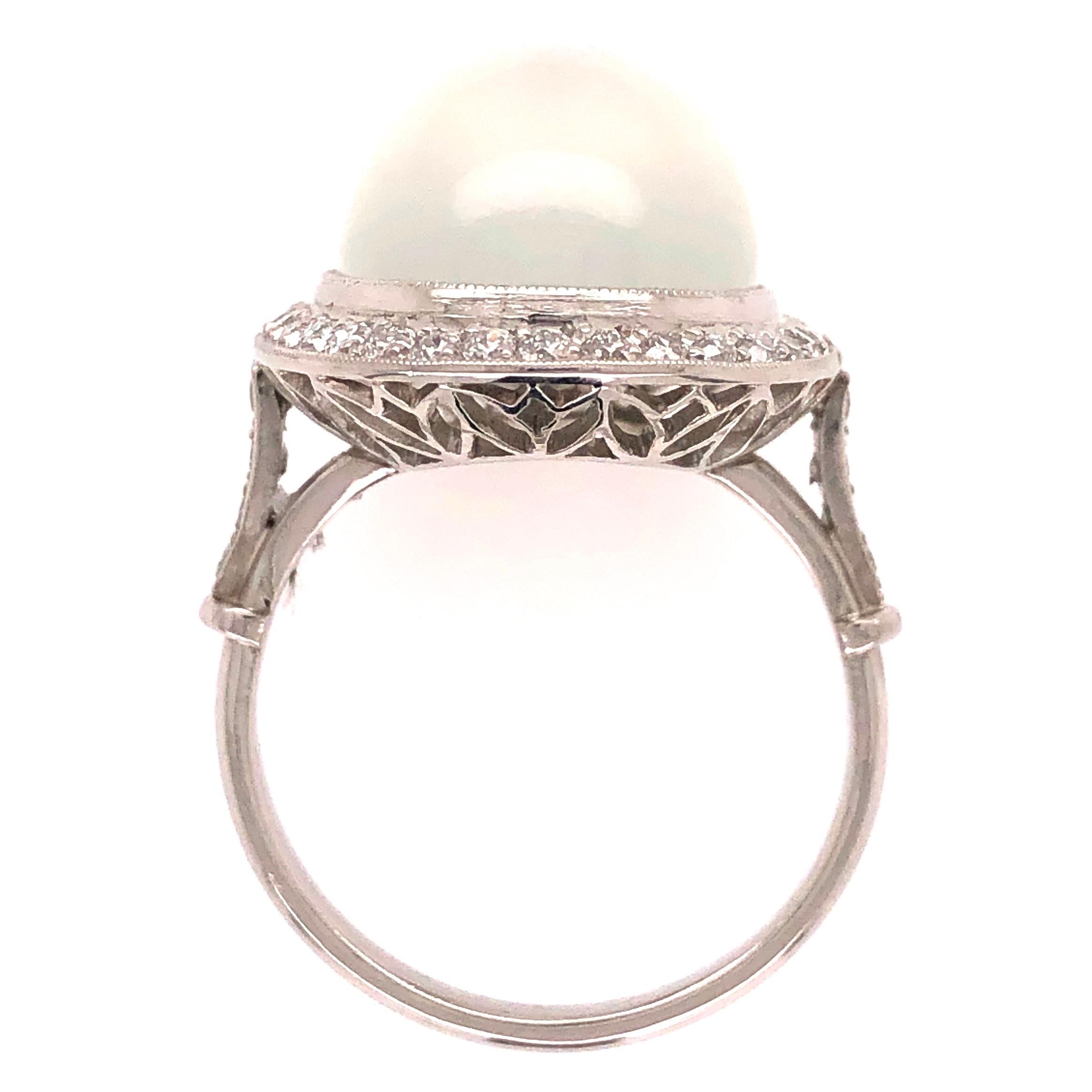 12,1 Karat Mondstein Diamant Platin Art Deco Cocktail-Ring feiner Nachlassschmuck im Zustand „Hervorragend“ in Montreal, QC