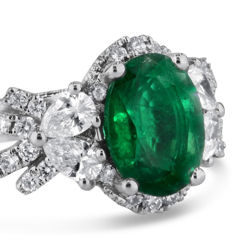 1.21 Carat Oval Cut Fine Emerald and 0.64 Carat Diamond Ring in 18k White Gold For Sale 1