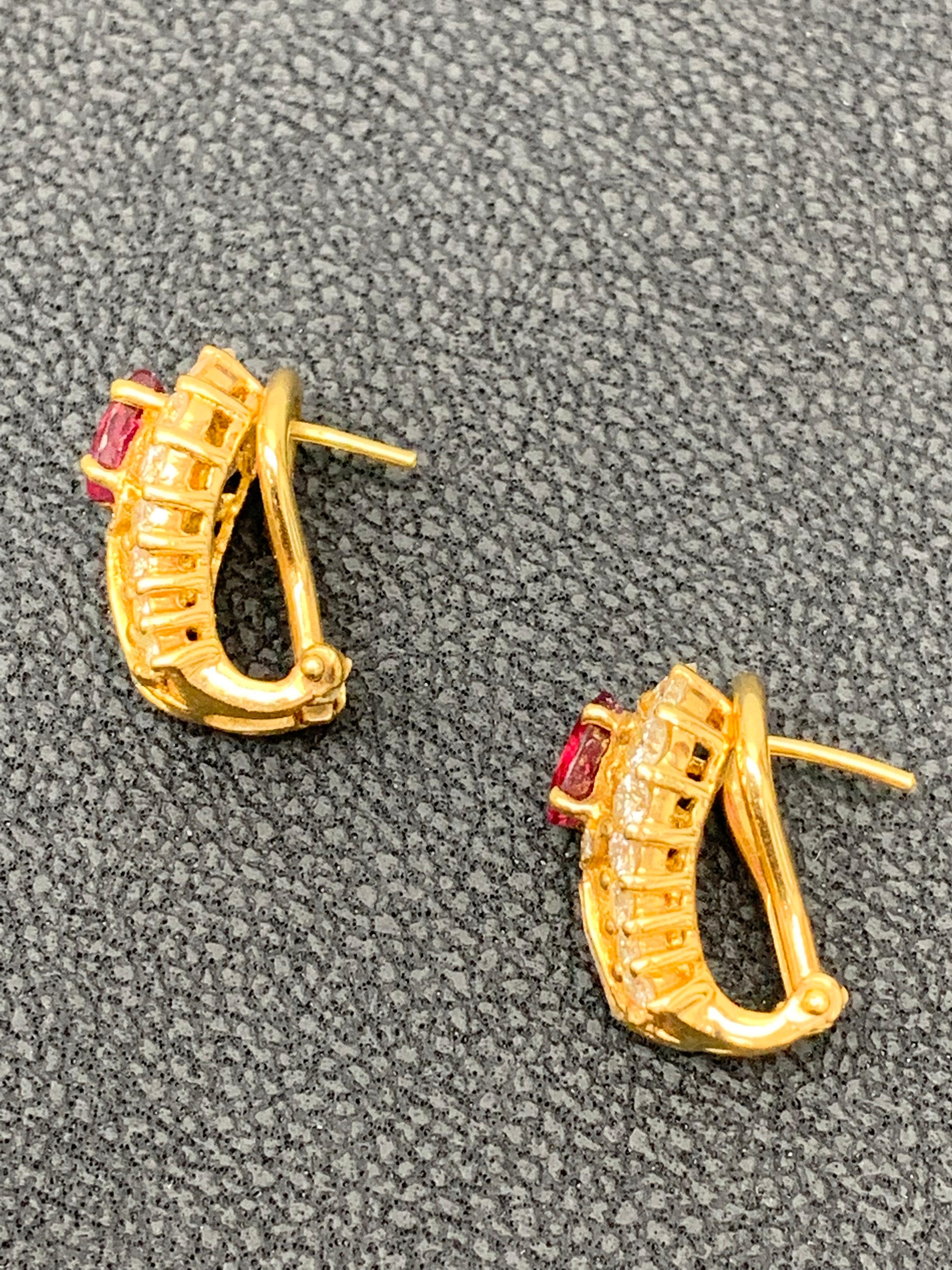Boucles d'oreilles en or jaune 18 carats avec diamants et rubis de taille ovale de 1,21 carat en vente 6