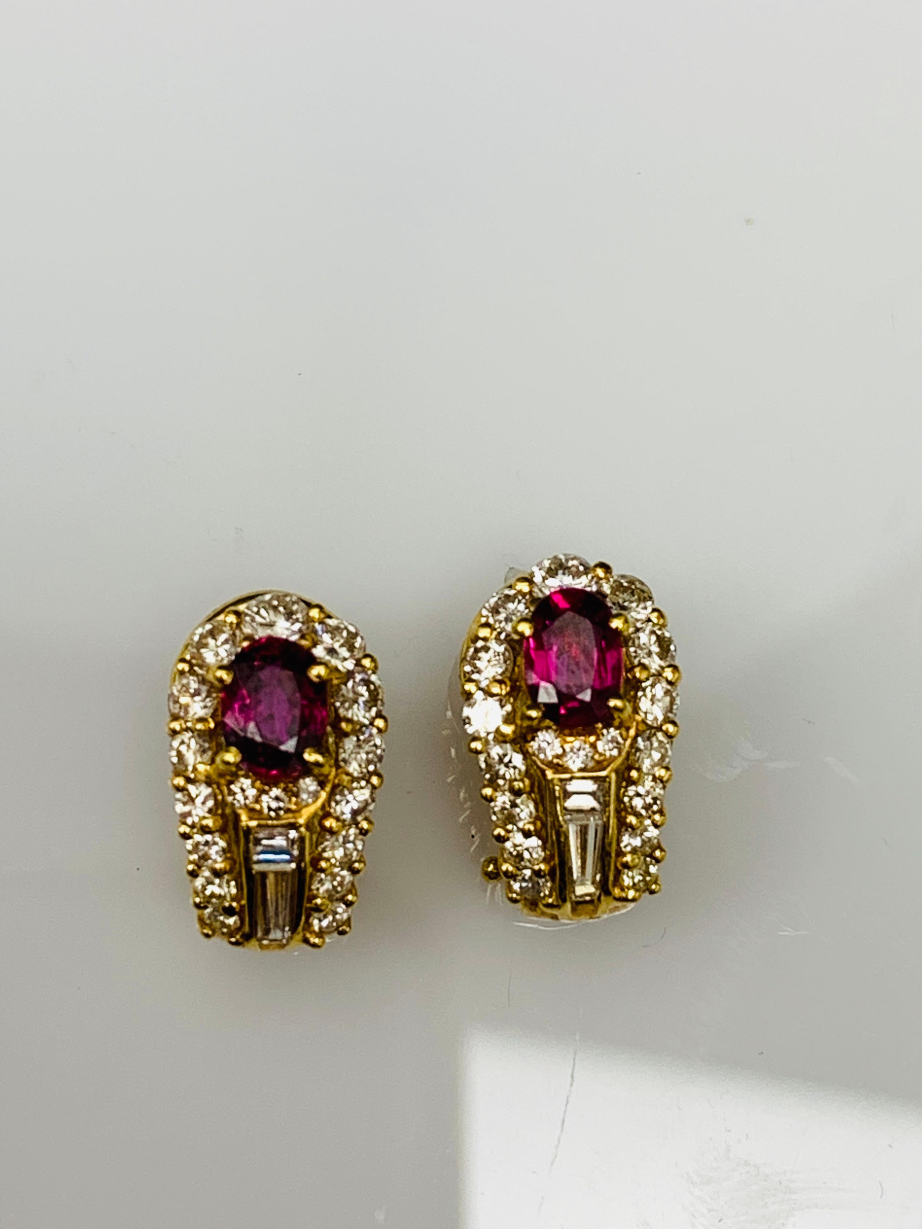 Boucles d'oreilles en or jaune 18 carats avec diamants et rubis de taille ovale de 1,21 carat en vente 8