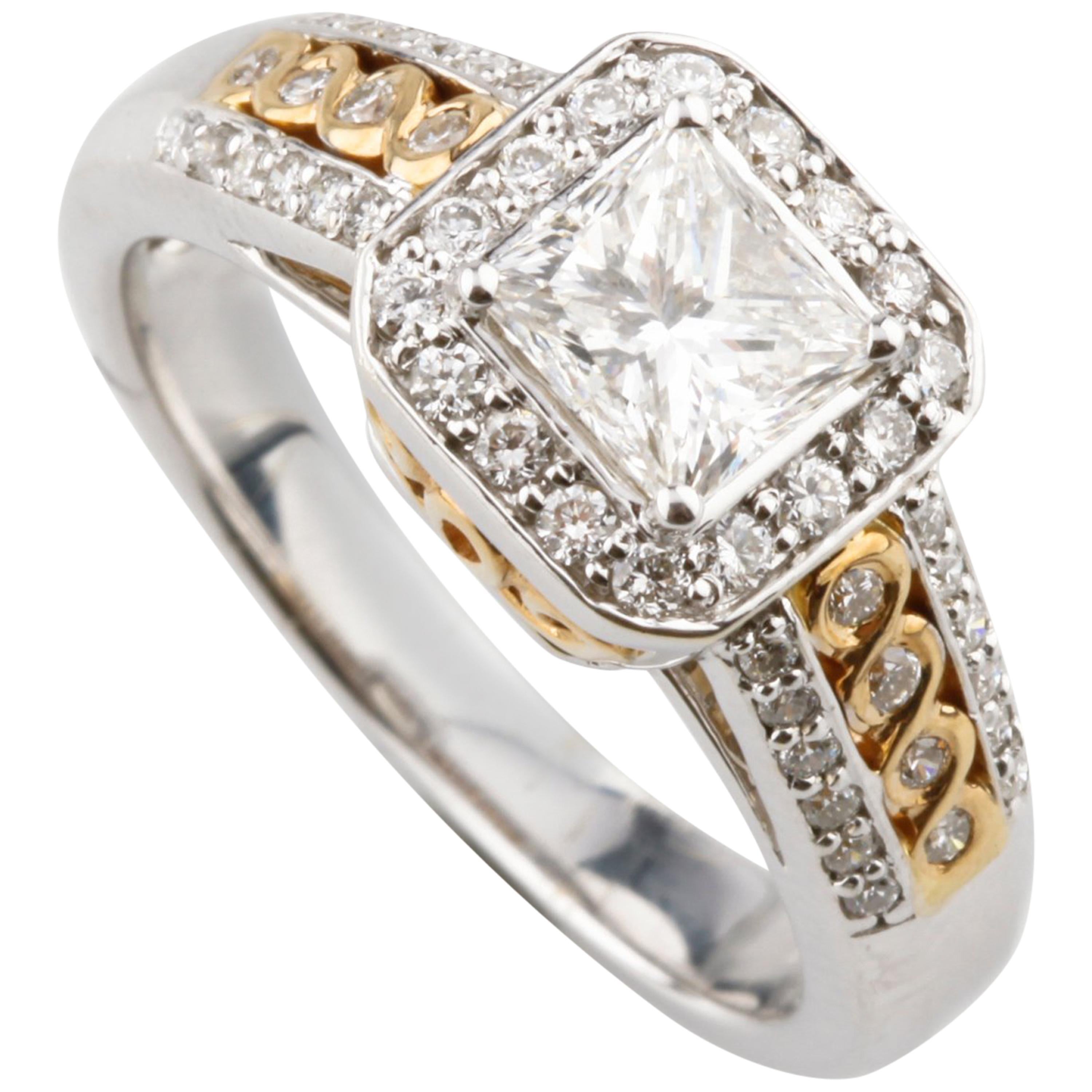 Ring aus 14 Karat Weiß- und Gelbgold mit 1,21 Karat Diamant im Prinzessinnenschliff und Halo