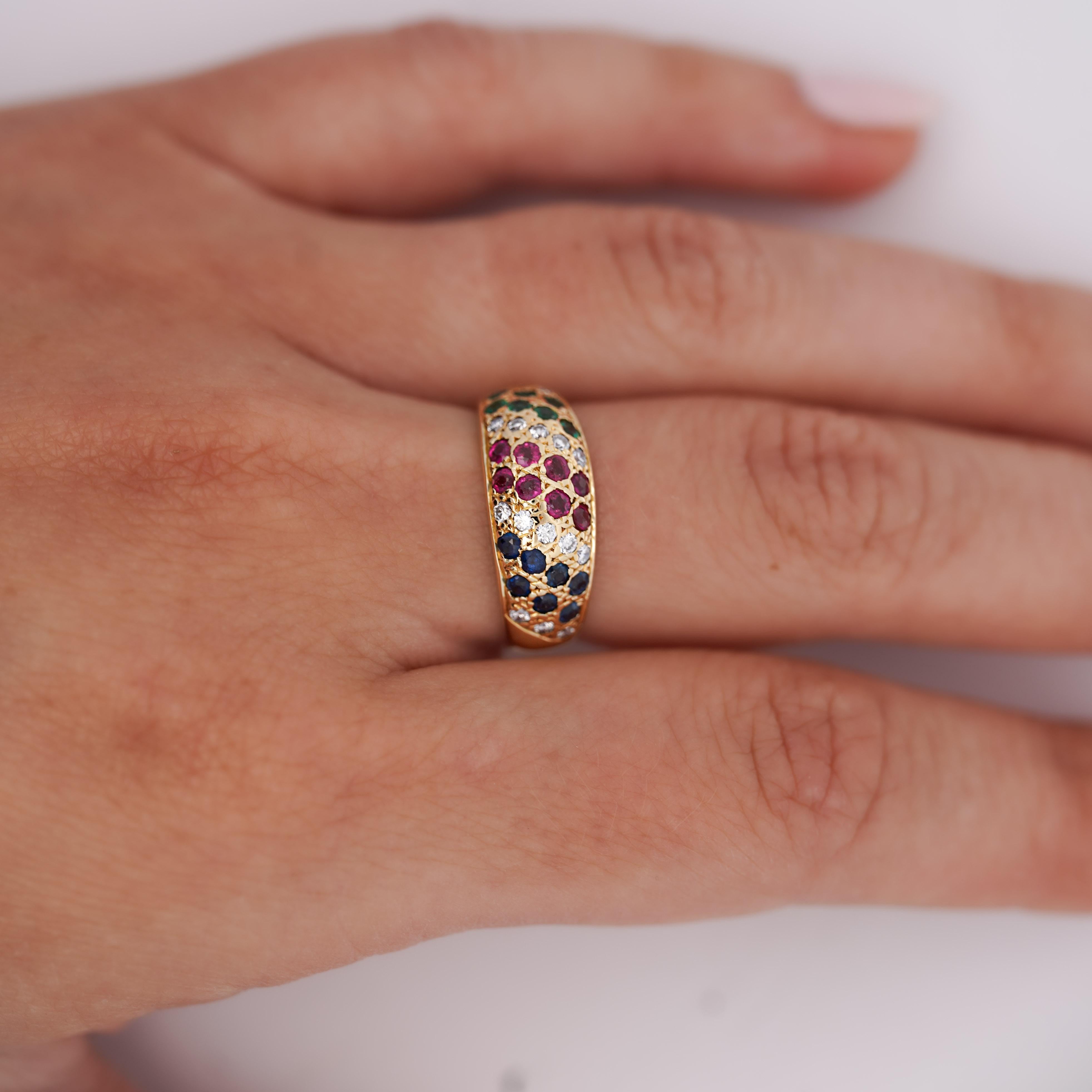 Moderne 1.21 Carat Ruby Sapphire Emerald Diamond 18K Gold Multi Gem Cluster Dome Ring en vente