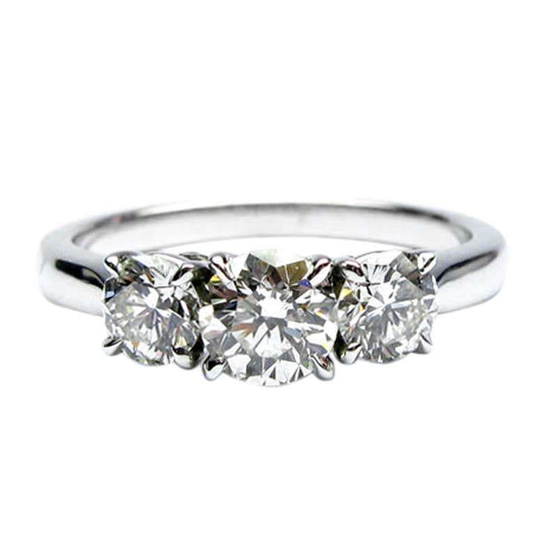 1.21 carats H SI1 Round Brilliant Diamond 3-Stone Ring In New Condition In New York, NY