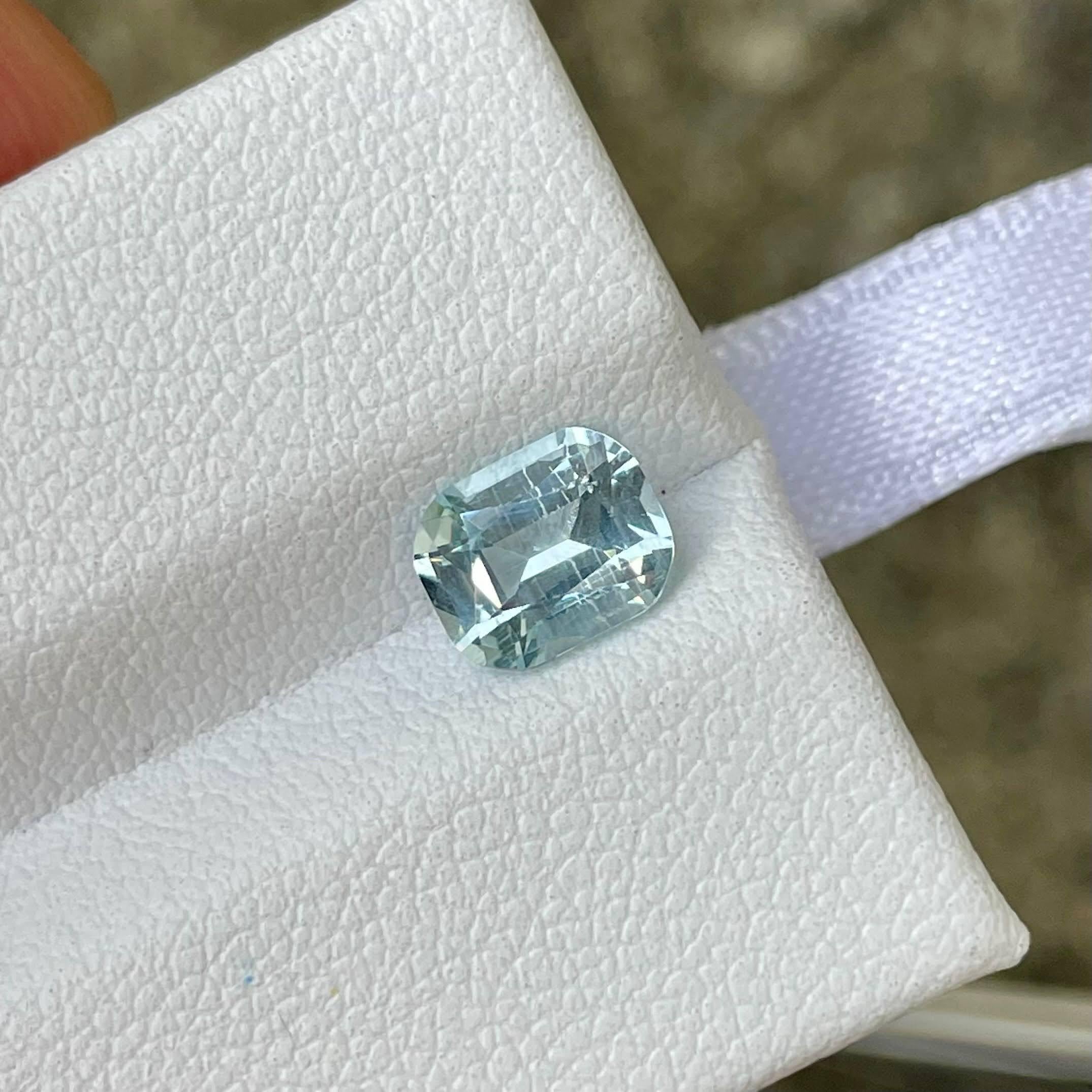 Aigue-marine bleu clair taille coussin, pierre précieuse naturelle africaine de 1,21 carat Neuf - En vente à Bangkok, TH