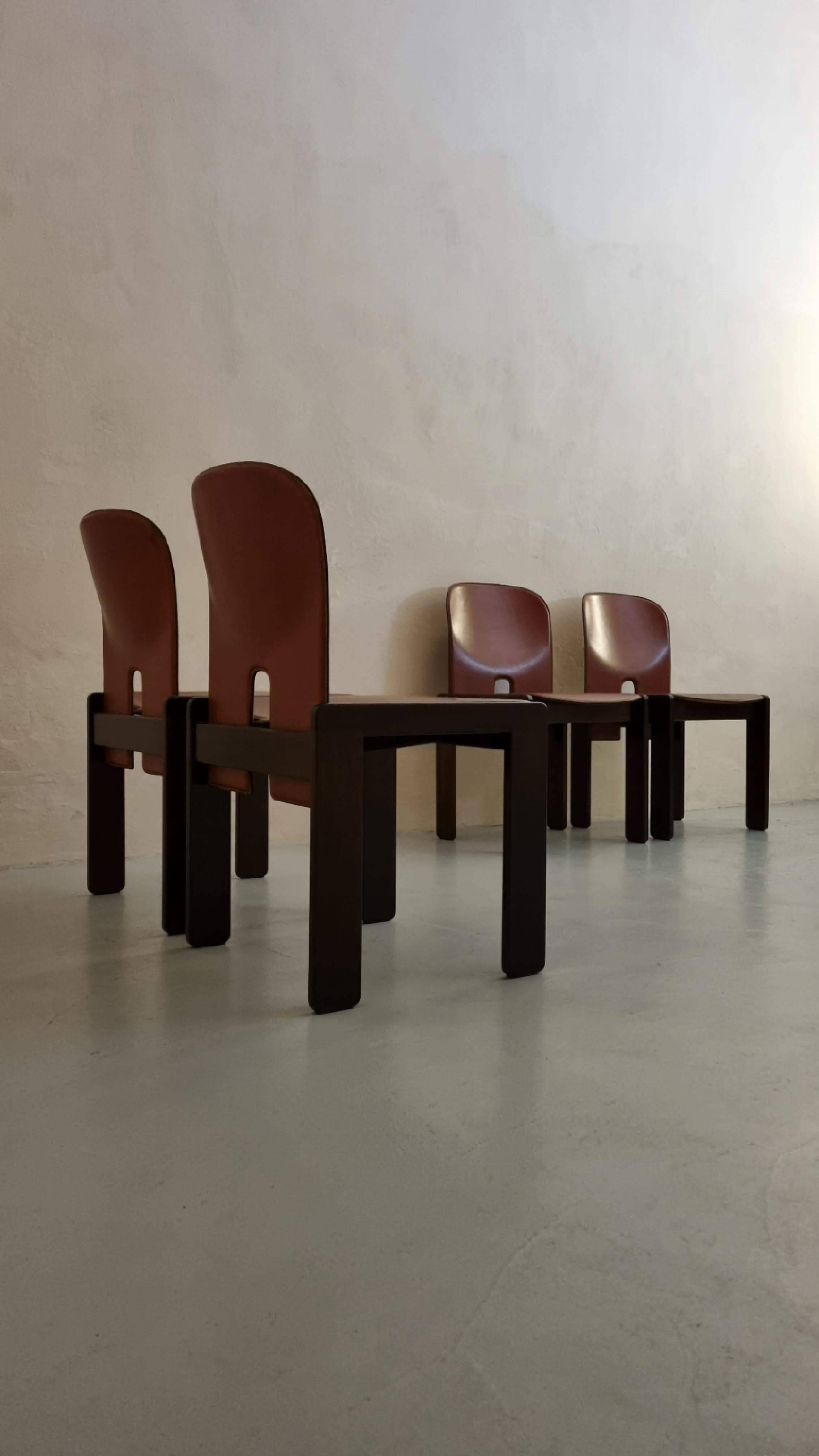 Mid-Century moderno 121 chairs designed by Afra and Tobia Scarpa for Cassina 1965 in vendita