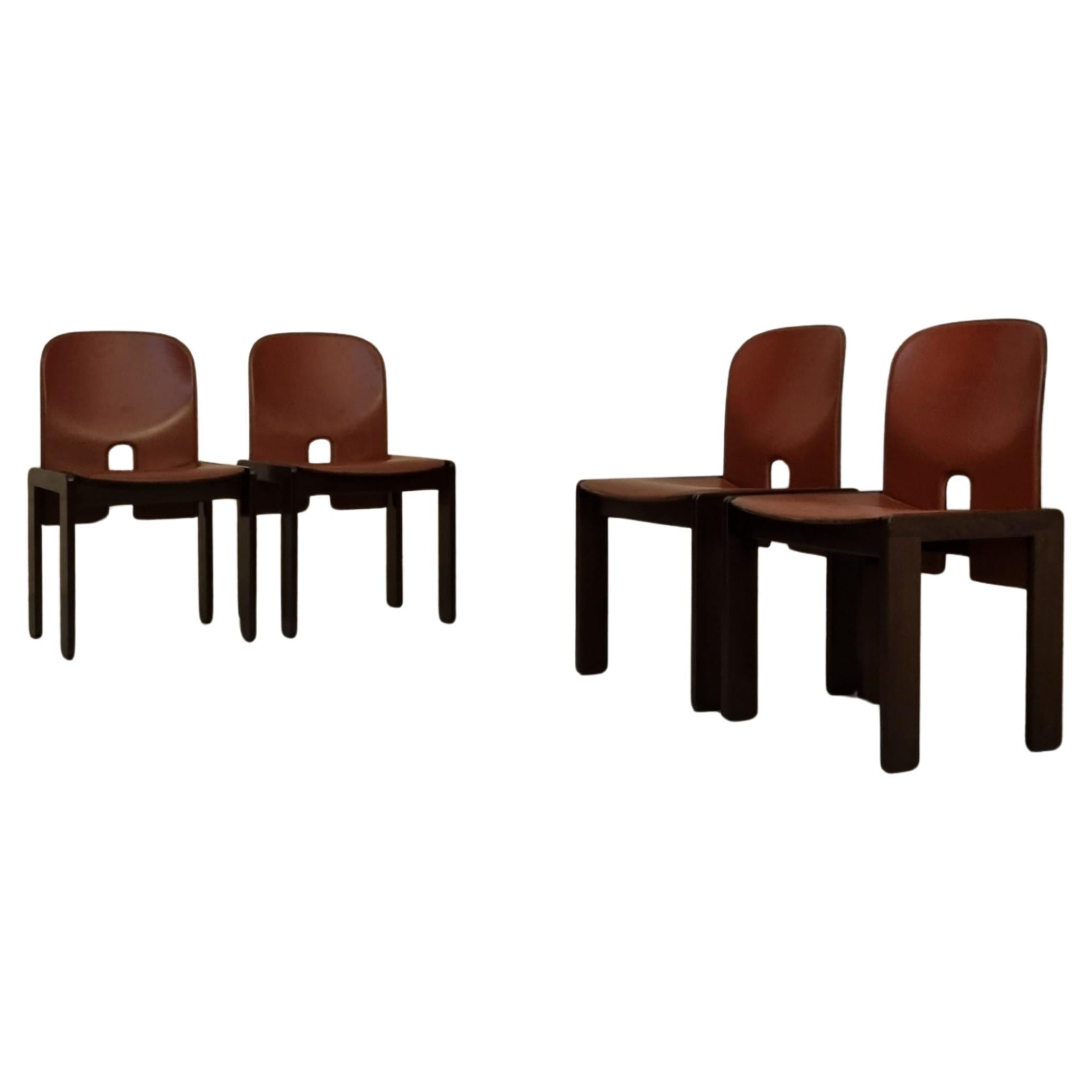 121 chaises conçues par Afra et Tobia Scarpa pour Cassina 1965