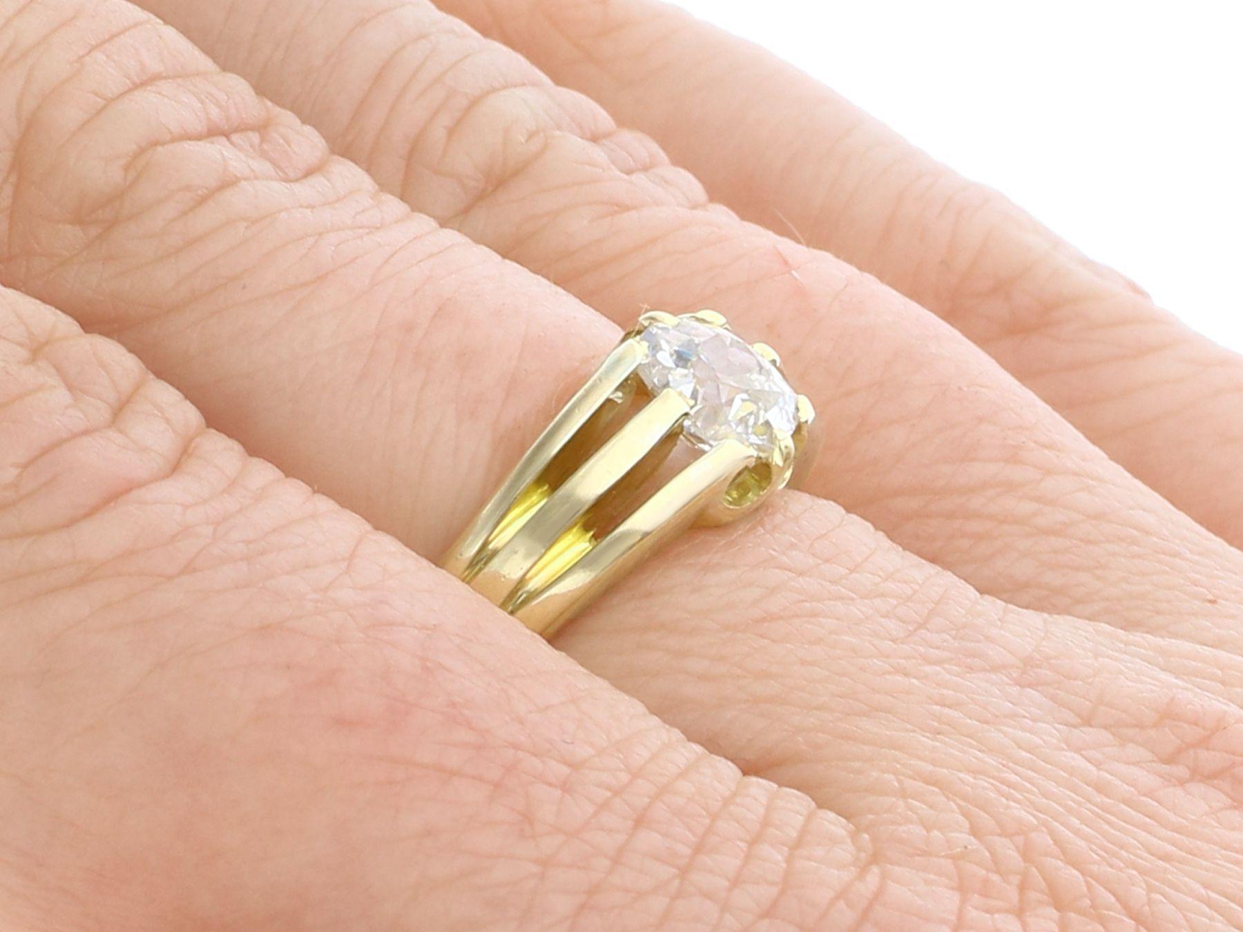 1900s Antique 1.21 Carat Diamond and Yellow Gold Solitaire Engagement Ring 3