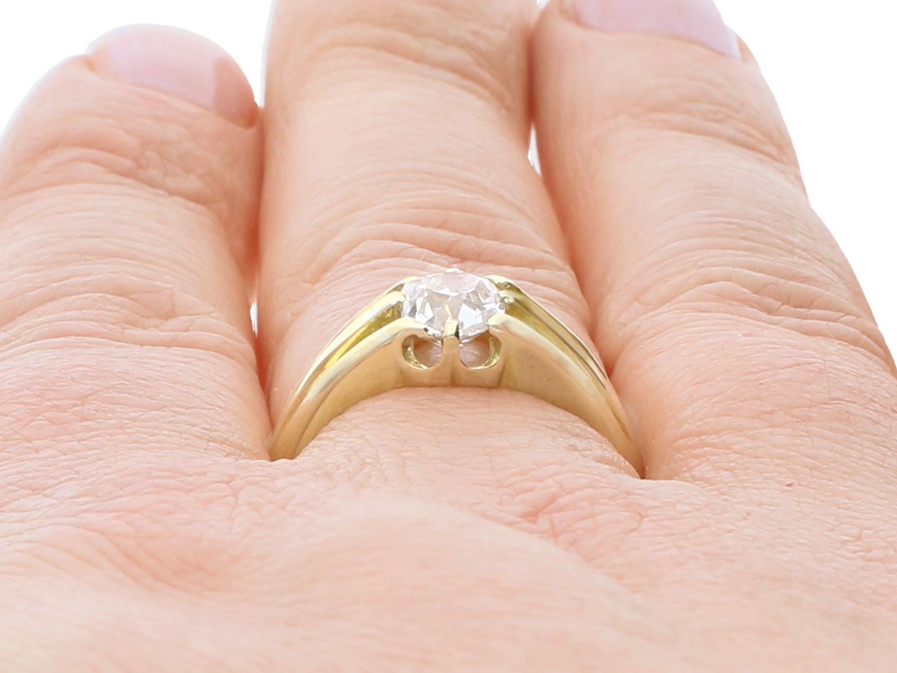 1900s Antique 1.21 Carat Diamond and Yellow Gold Solitaire Engagement Ring 4