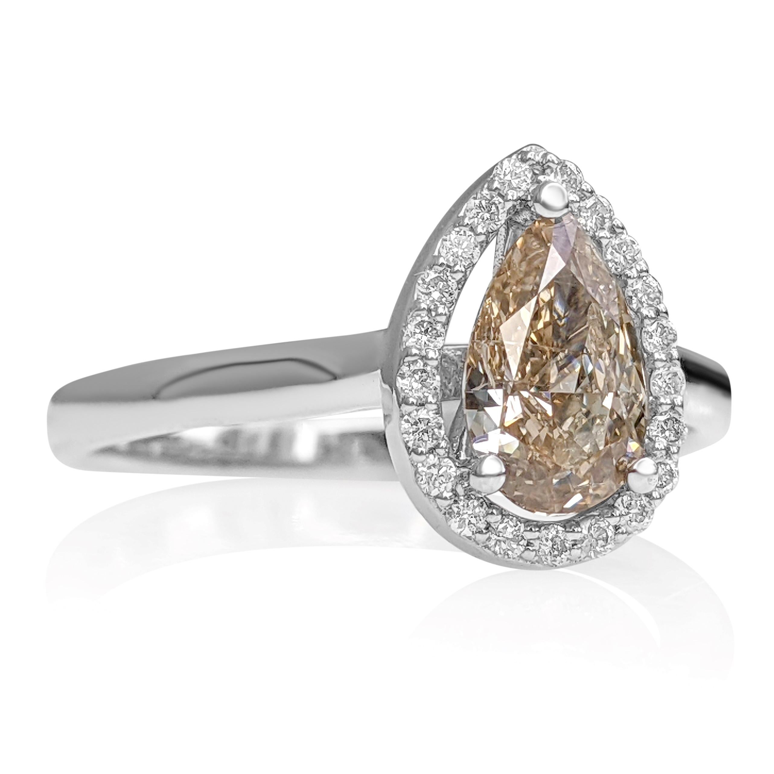 ** In Hong Kong and the USA the VAT is 0%.

A once in a lifetime opportunity to become the proud owner of this amazing ring. The ring has tremendous brilliance and shine and excellent clarity level which makes it an unforgettable one of a kind