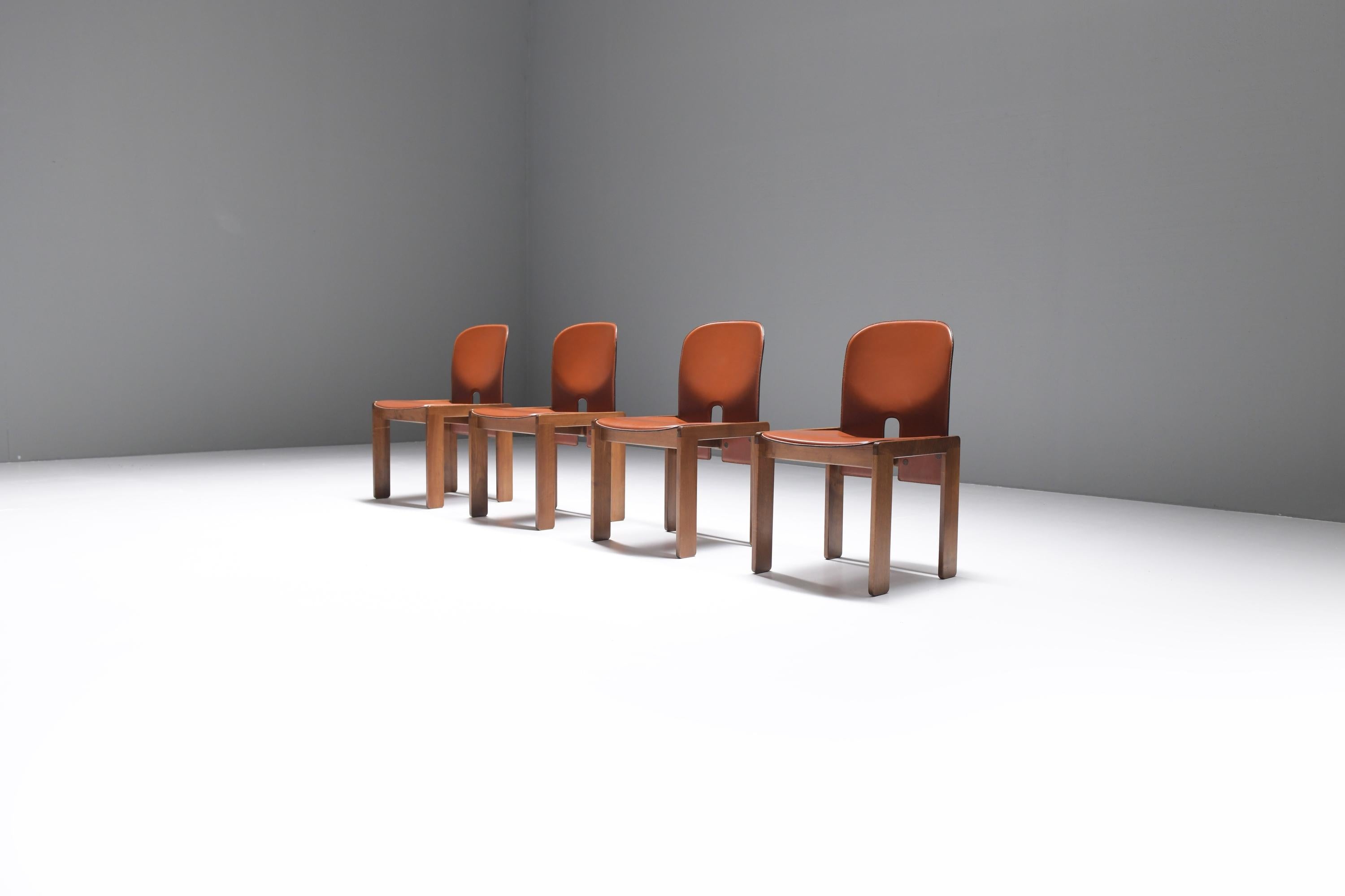 Linear and clean design : nice set of 4 matching Cassina 121 dining chairs in brown leather and walnut : very stylish combination.
Designed by Afra e Tobia Scarpa and manufactured by Cassina, Italy 1965. 

Iconic and charming, the model 