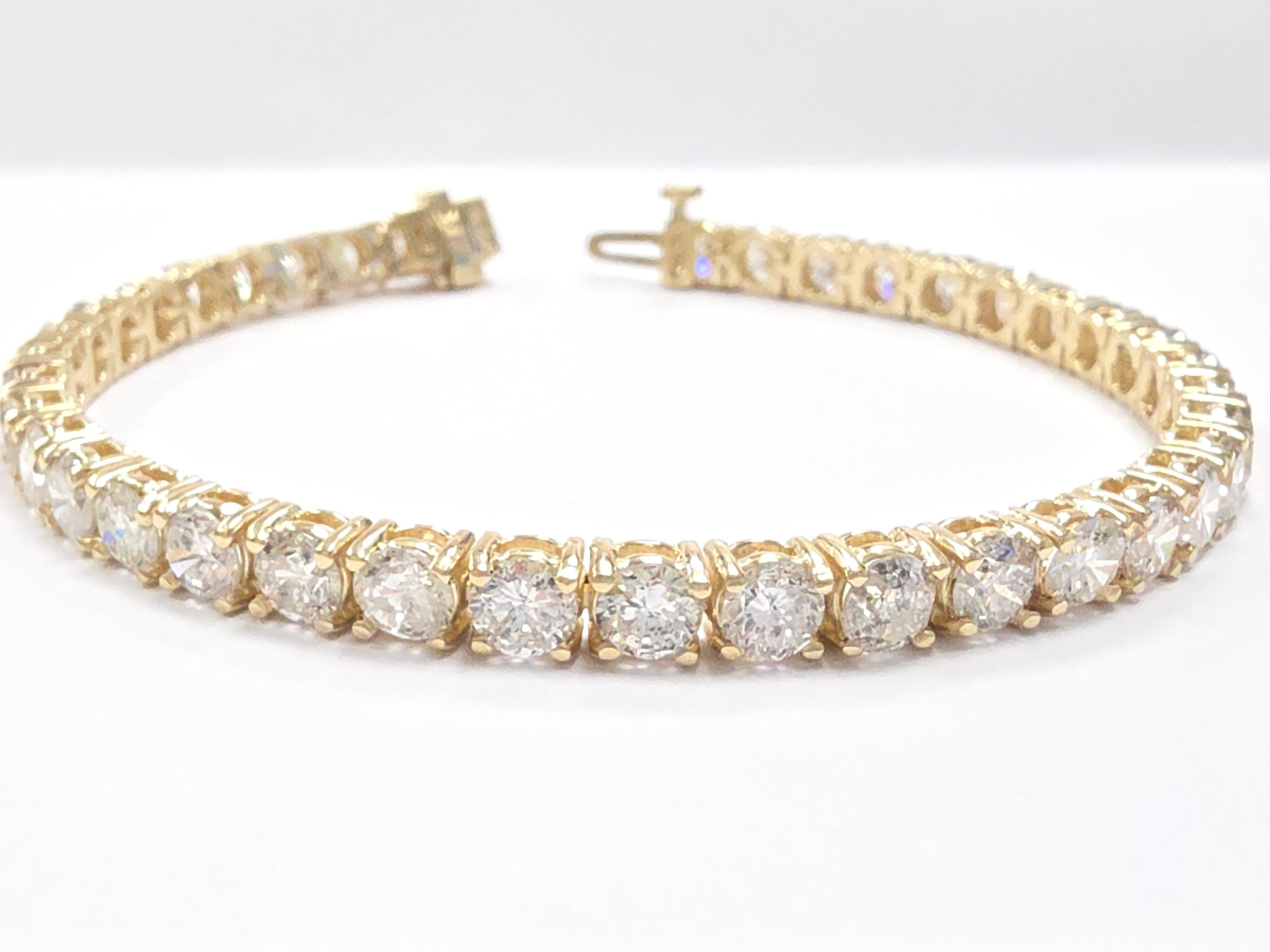 Pulsera de tenis con diamantes naturales de 12,10 quilates y oro amarillo de 14 quilates Contemporáneo en venta