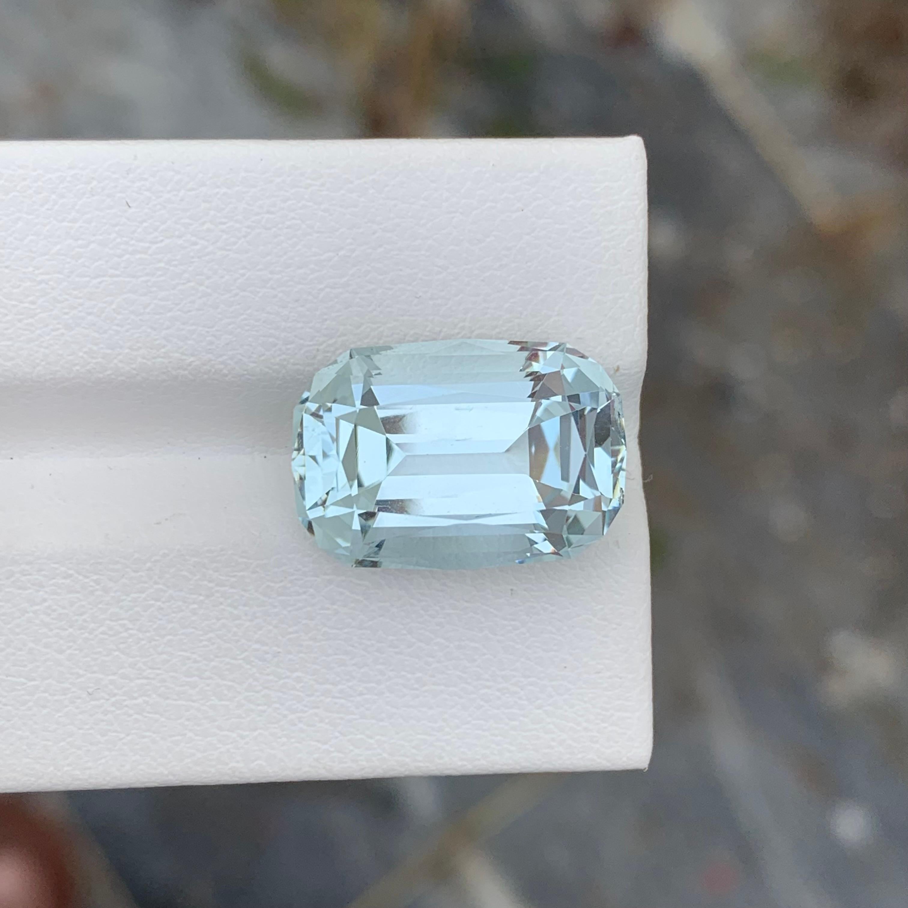 12.10 Carat Natural Loose Aquamarine Long Cushion Shape Gem For Necklace  In New Condition For Sale In Peshawar, PK