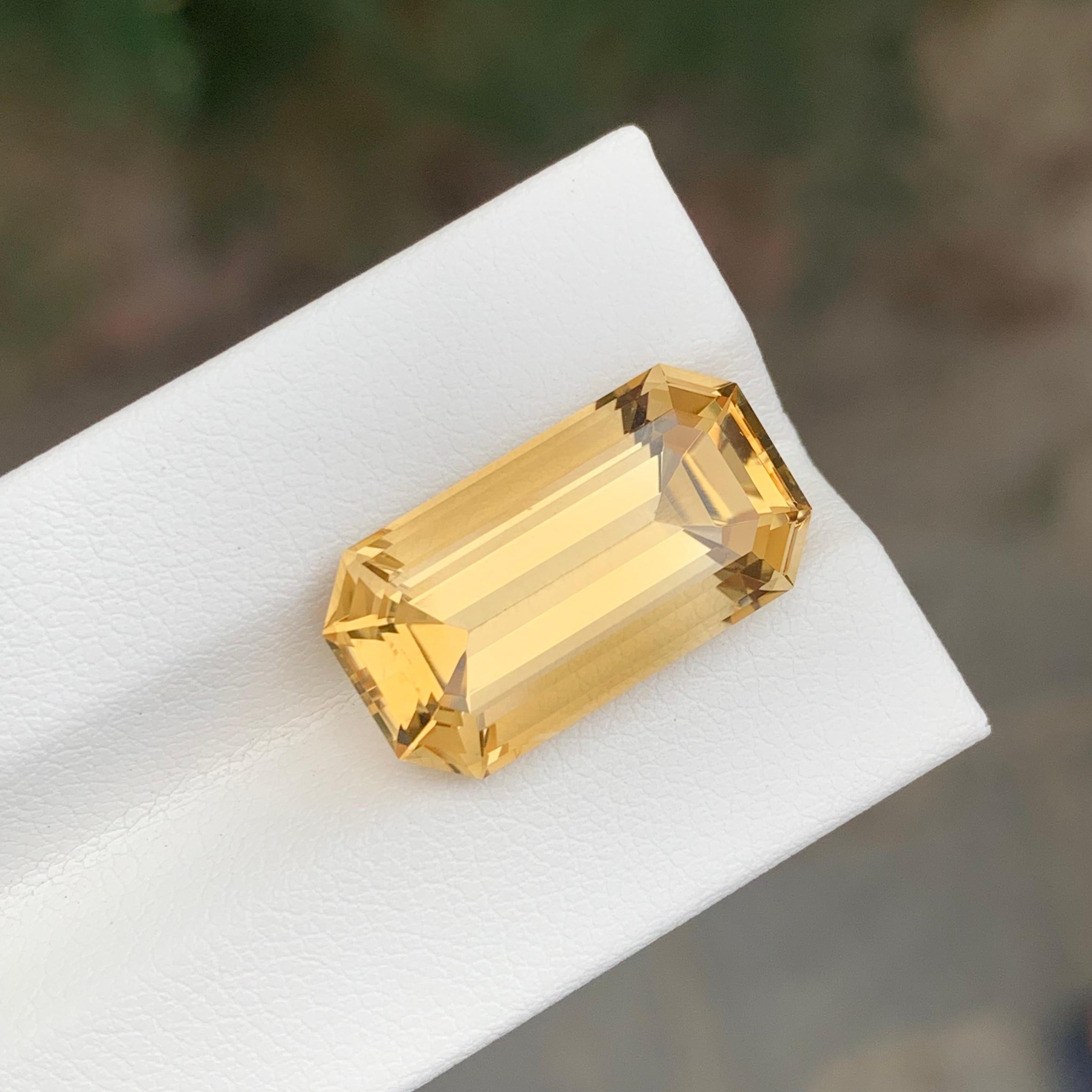Taille octogone Pierre précieuse taille octogonale jaune naturelle non sertie de 12,10 carats en vente