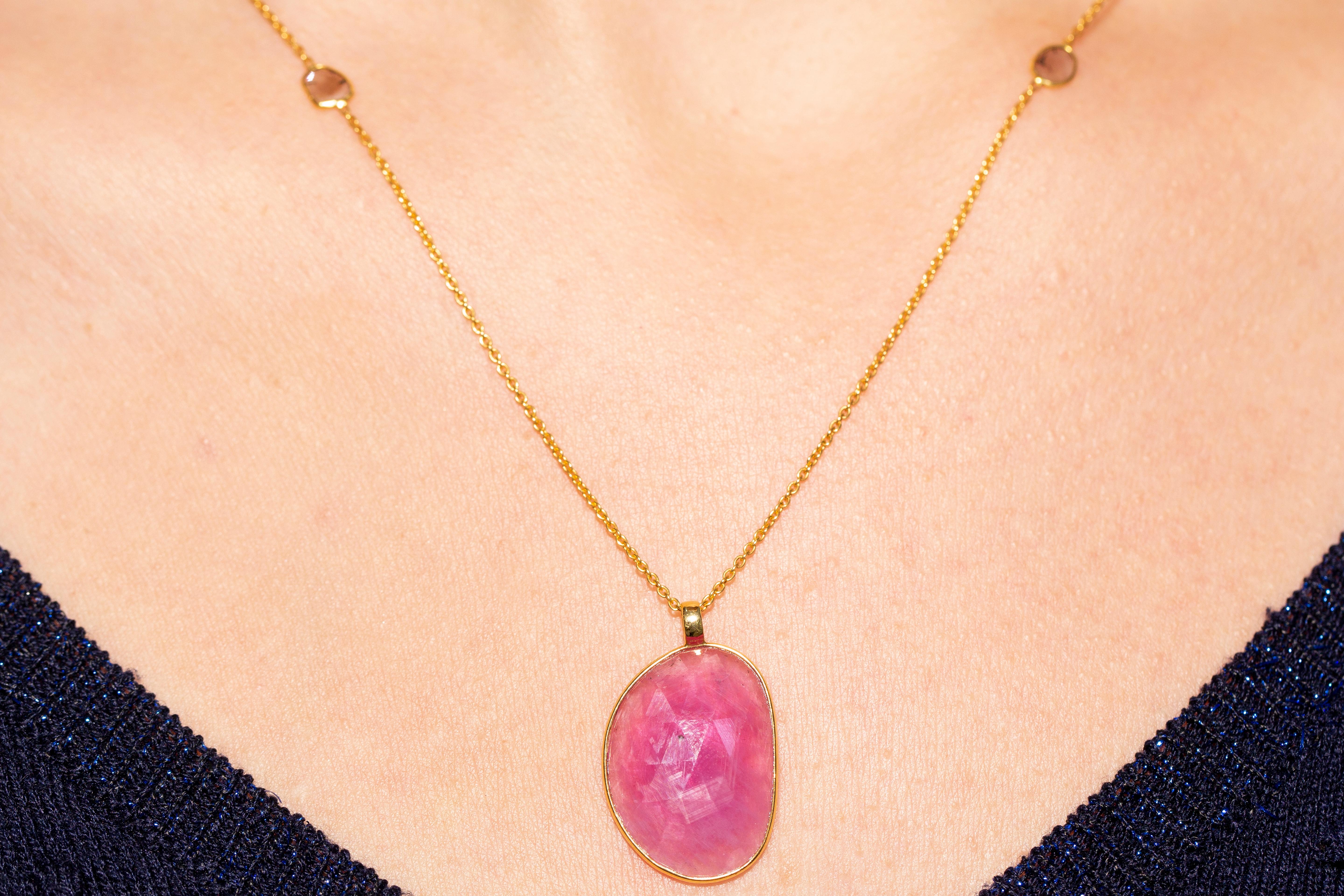 12.10 Carat Ruby Diamond Rose Cut 18 Karat Yellow Gold Pendant Necklace  In New Condition For Sale In London, GB