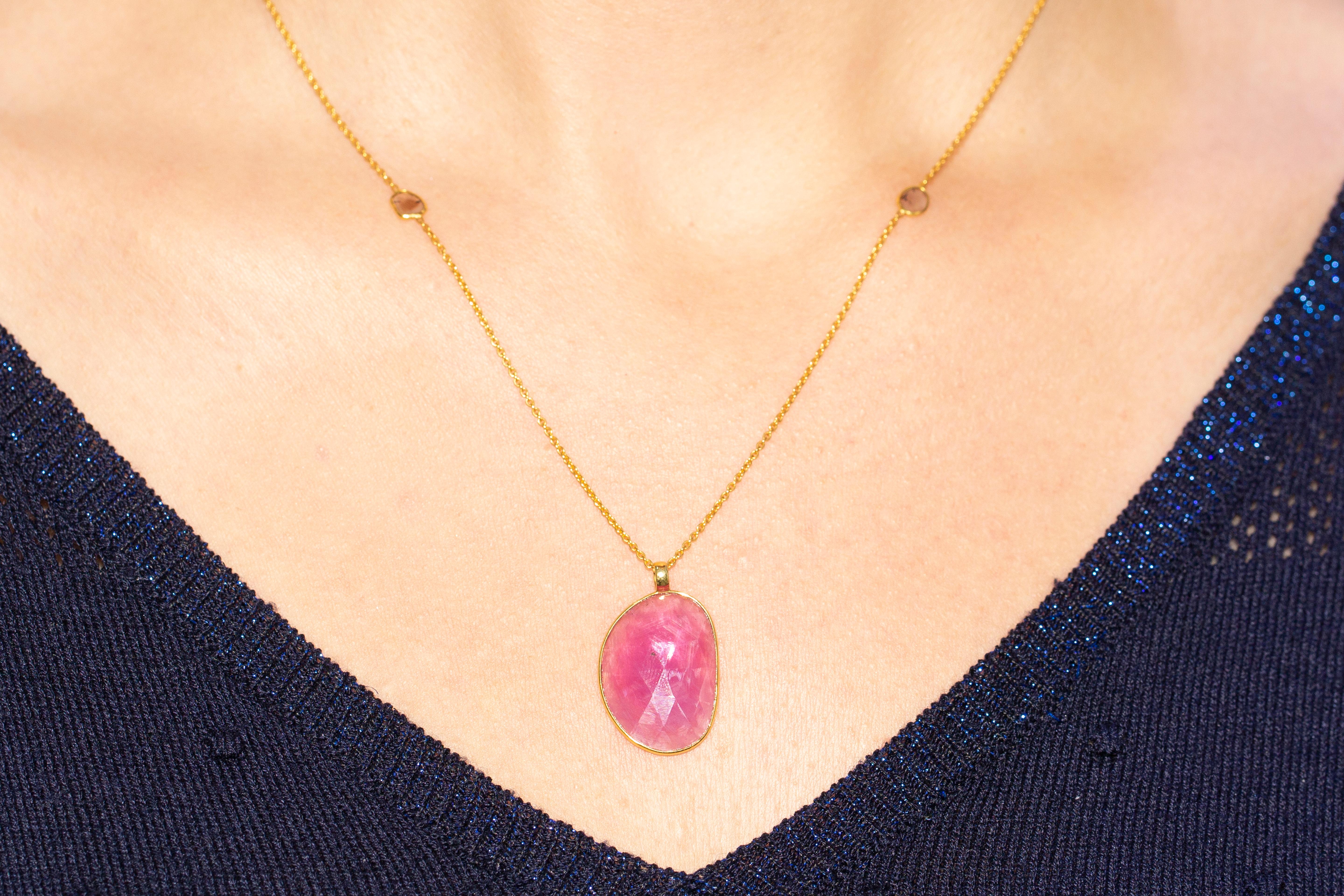 12.10 Carat Ruby Diamond Rose Cut 18 Karat Yellow Gold Pendant Necklace  For Sale 1