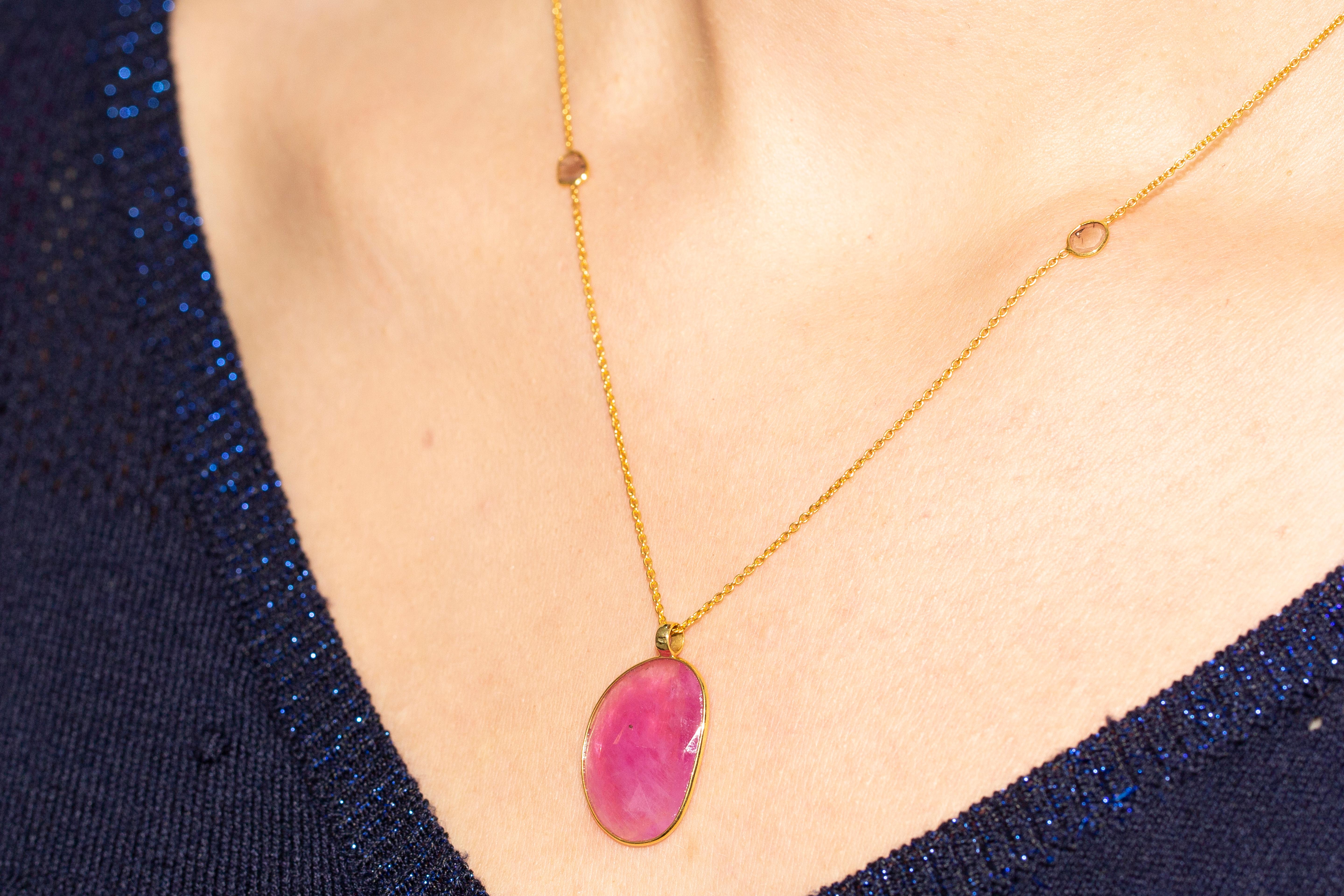 12.10 Carat Ruby Diamond Rose Cut 18 Karat Yellow Gold Pendant Necklace  For Sale 2