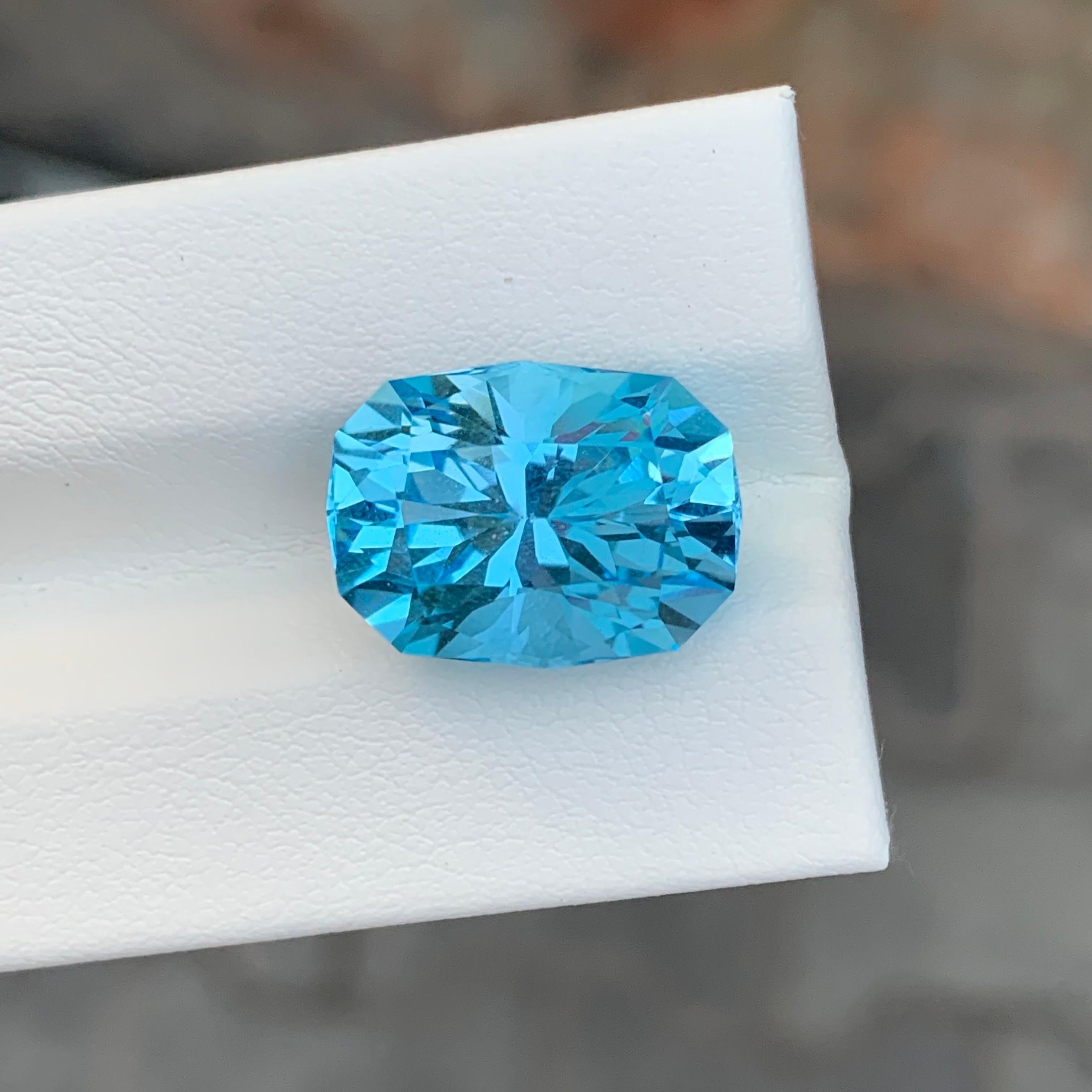 12,10 Karat atemberaubender facettierter himmelblauer Topas im Fancy-Schliff (Arts and Crafts) im Angebot