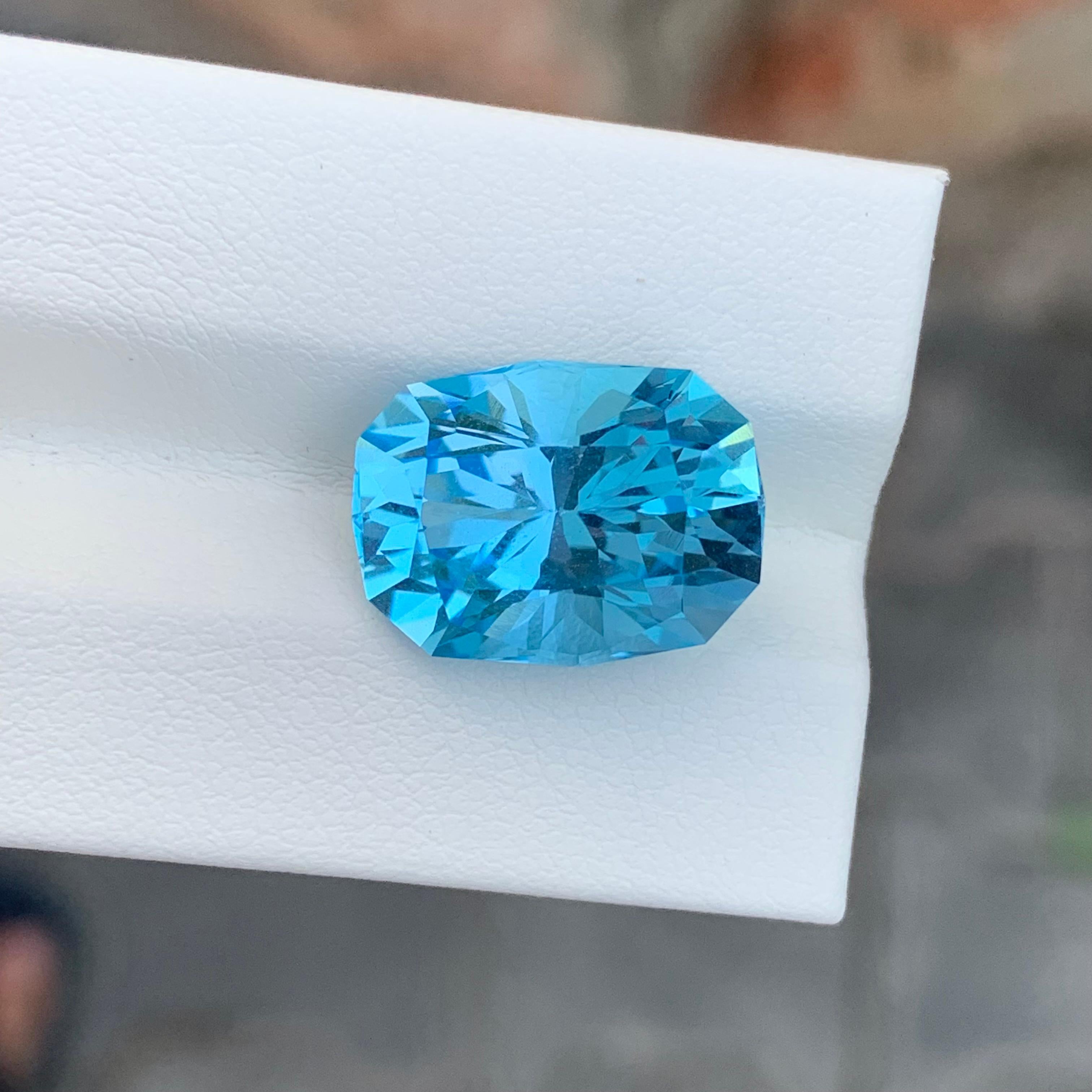 12,10 Karat atemberaubender facettierter himmelblauer Topas im Fancy-Schliff (Kissenschliff) im Angebot