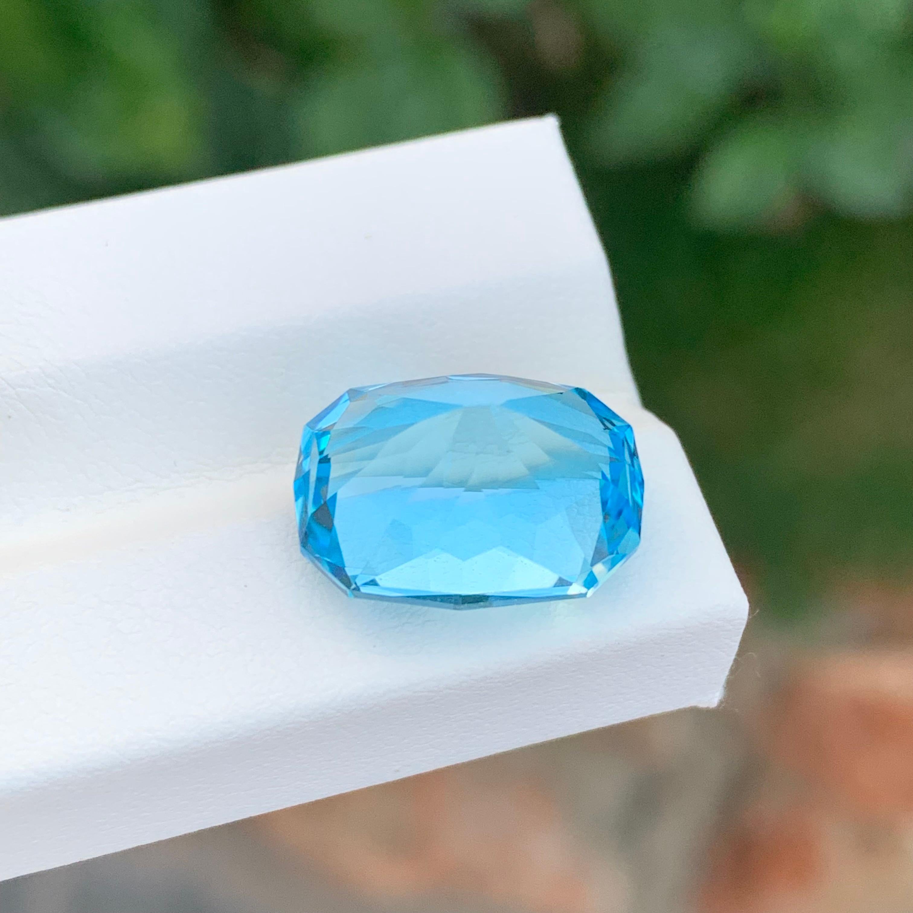 12,10 Karat atemberaubender facettierter himmelblauer Topas im Fancy-Schliff im Zustand „Neu“ im Angebot in Peshawar, PK