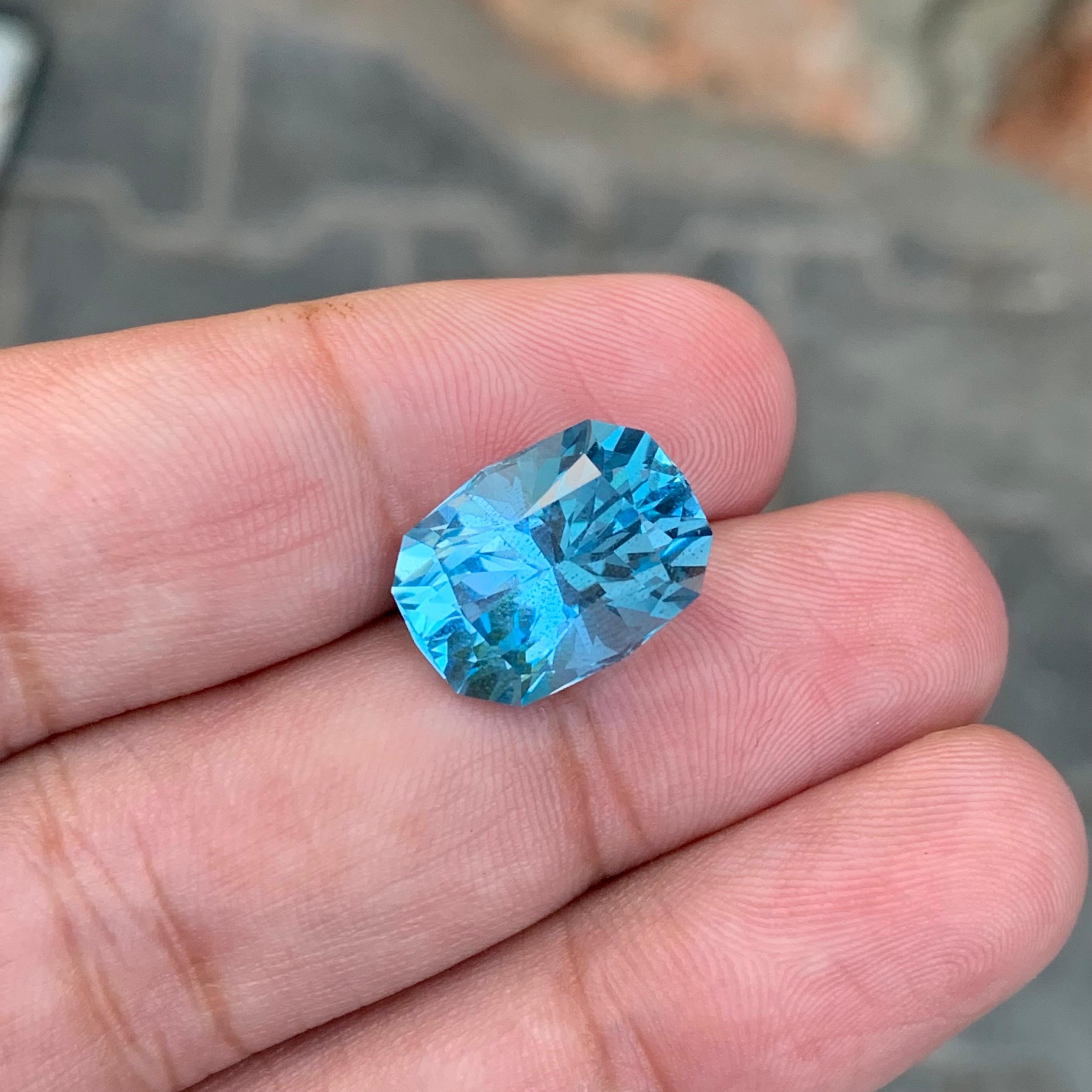 12,10 Karat atemberaubender facettierter himmelblauer Topas im Fancy-Schliff im Angebot 2