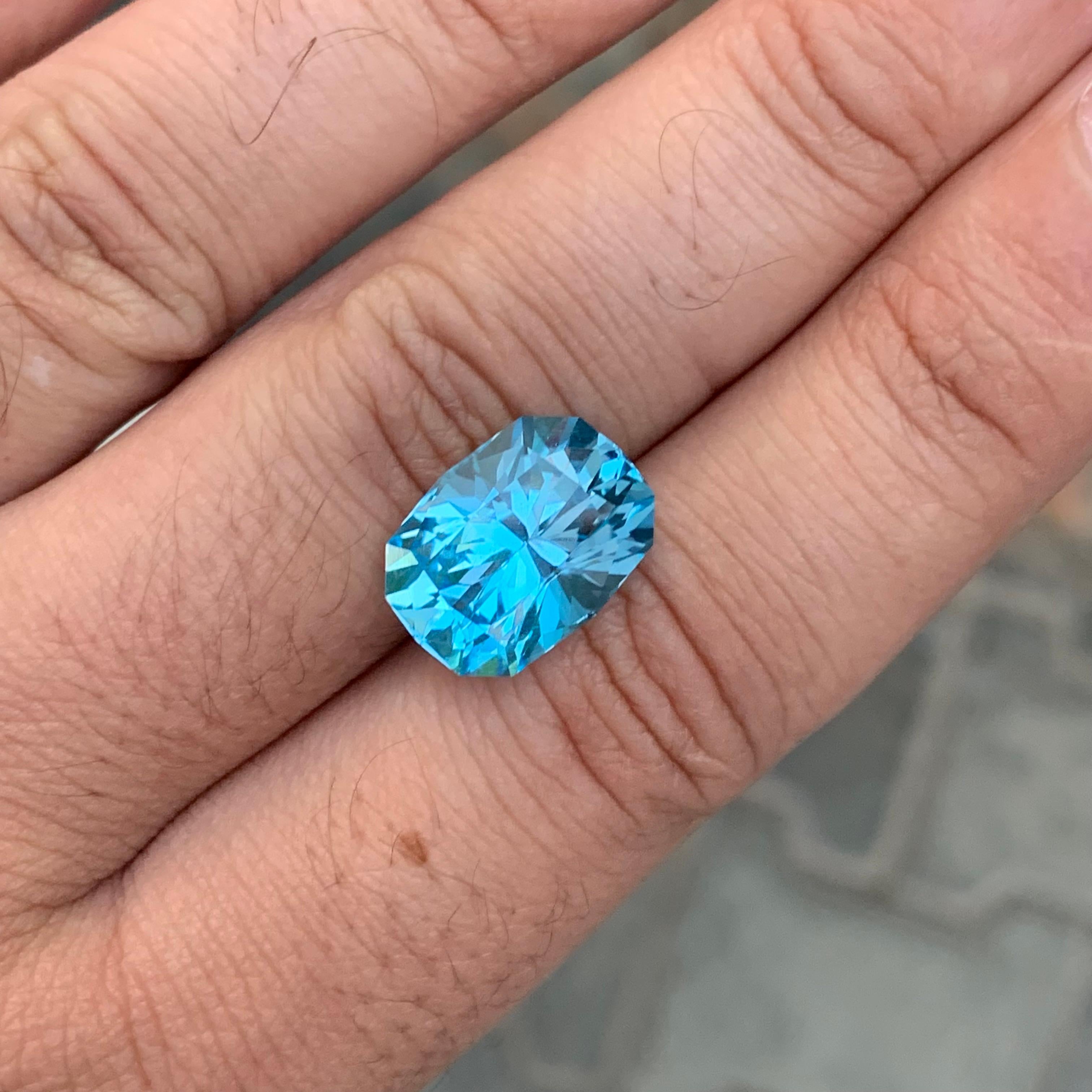 12,10 Karat atemberaubender facettierter himmelblauer Topas im Fancy-Schliff im Angebot 3