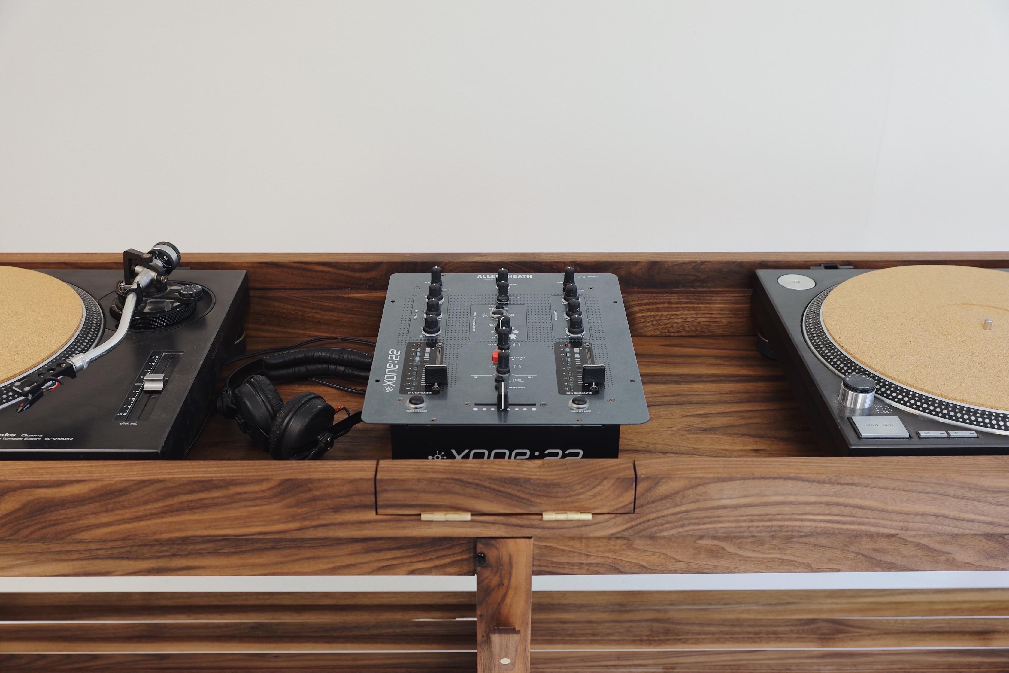 1210 Record Console In New Condition For Sale In Lewes, GB