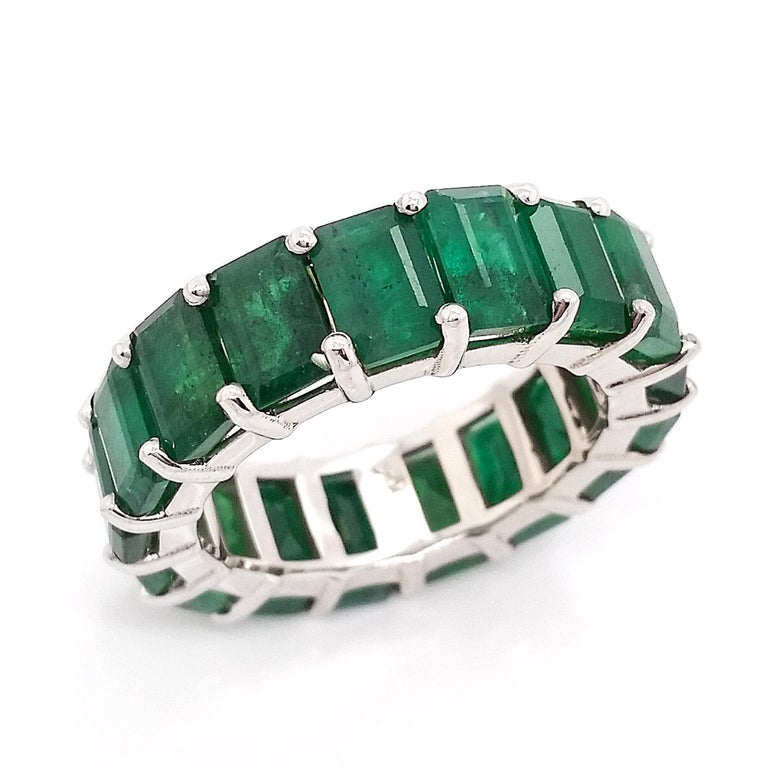Emerald Cut 12.10ct Natural Emerald Eternity ring For Sale