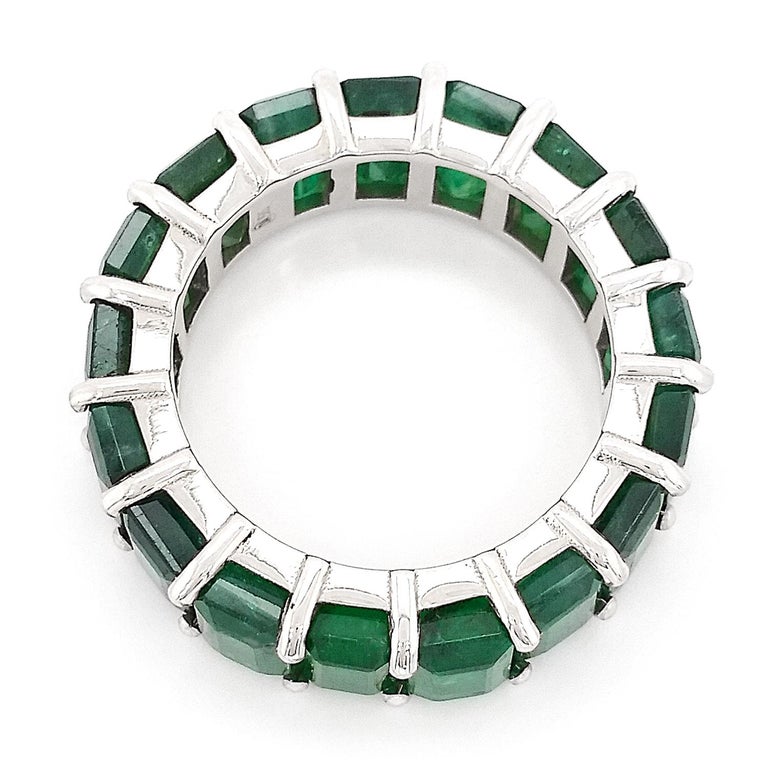 12.10ct Natural Emerald Eternity ring In New Condition For Sale In Ramat Gan, IL