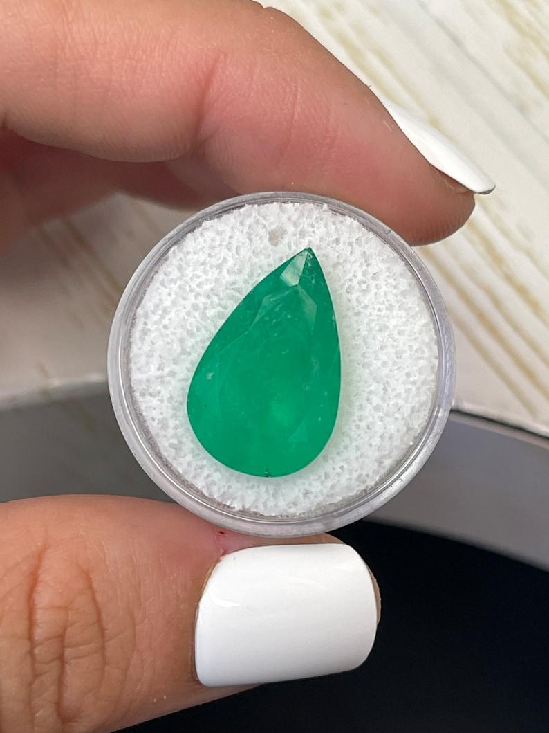 Taglio a goccia Smeraldo colombiano verde da 12,11 carati 20x13 - gemma di maggio con taglio a pera in vendita