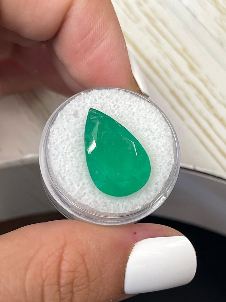 Smeraldo colombiano verde da 12,11 carati 20x13 - gemma di maggio con taglio a pera In condizioni Nuovo in vendita a Jupiter, FL