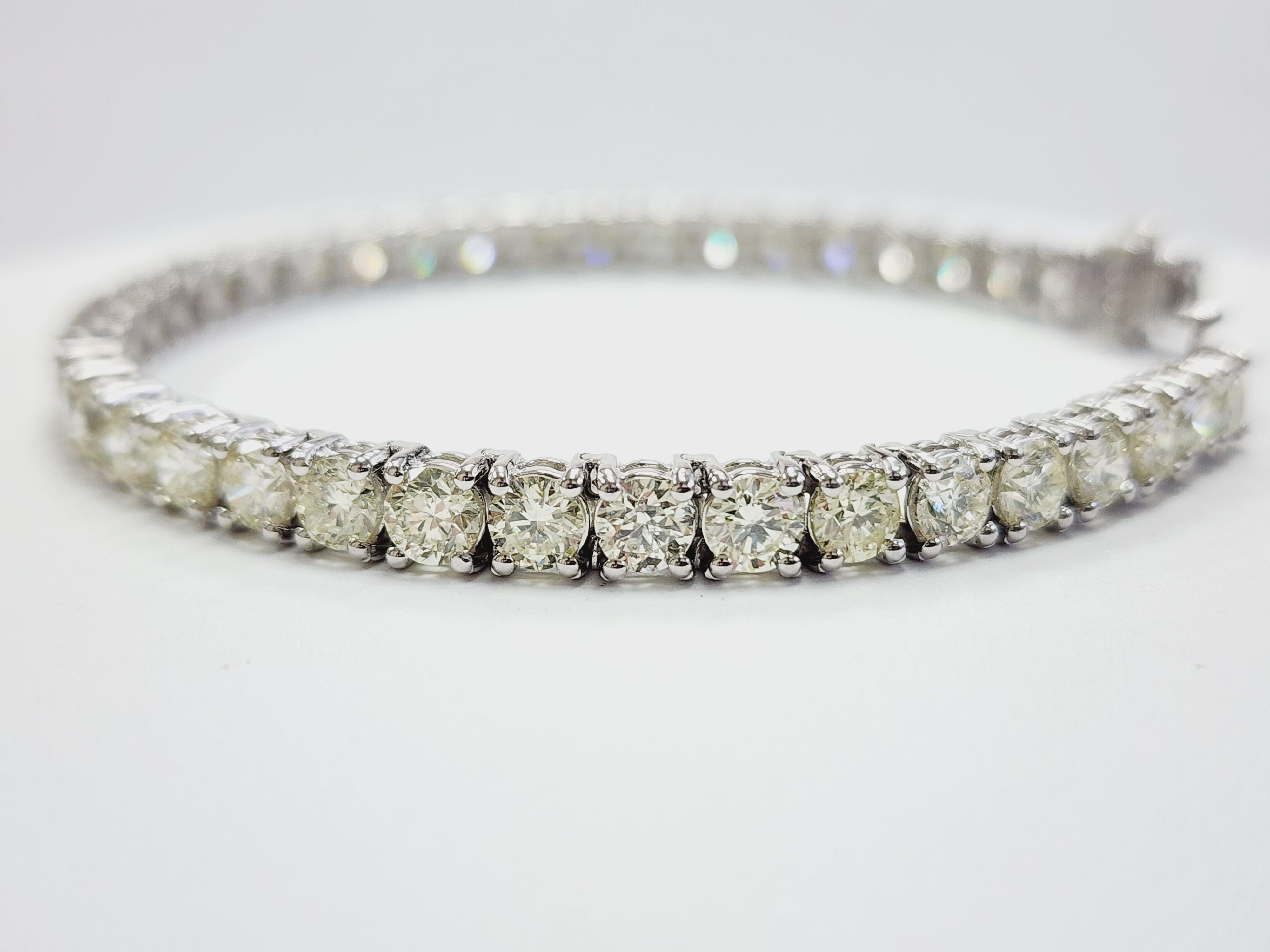 12.12 Carat Natural Diamond Tennis Bracelet 14 Karat White Gold In New Condition In Great Neck Plaza, NY